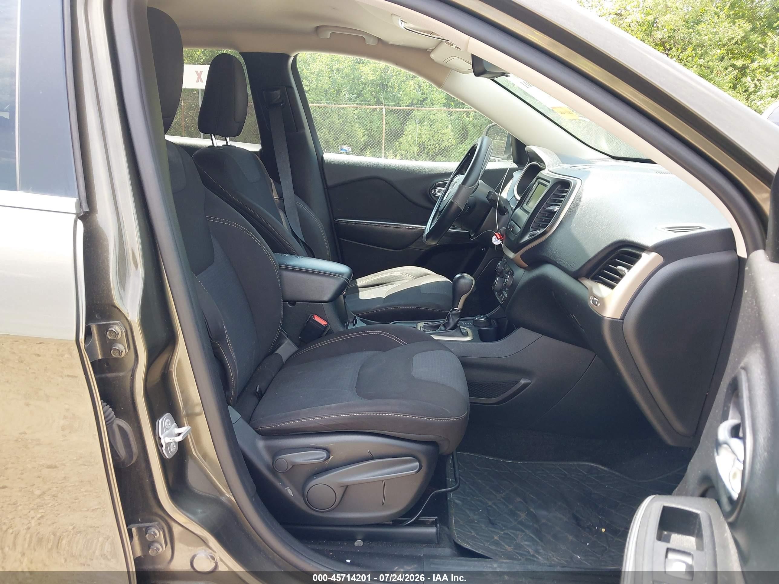 2015 Jeep Cherokee Latitude Green vin: 1C4PJMCB0FW612947