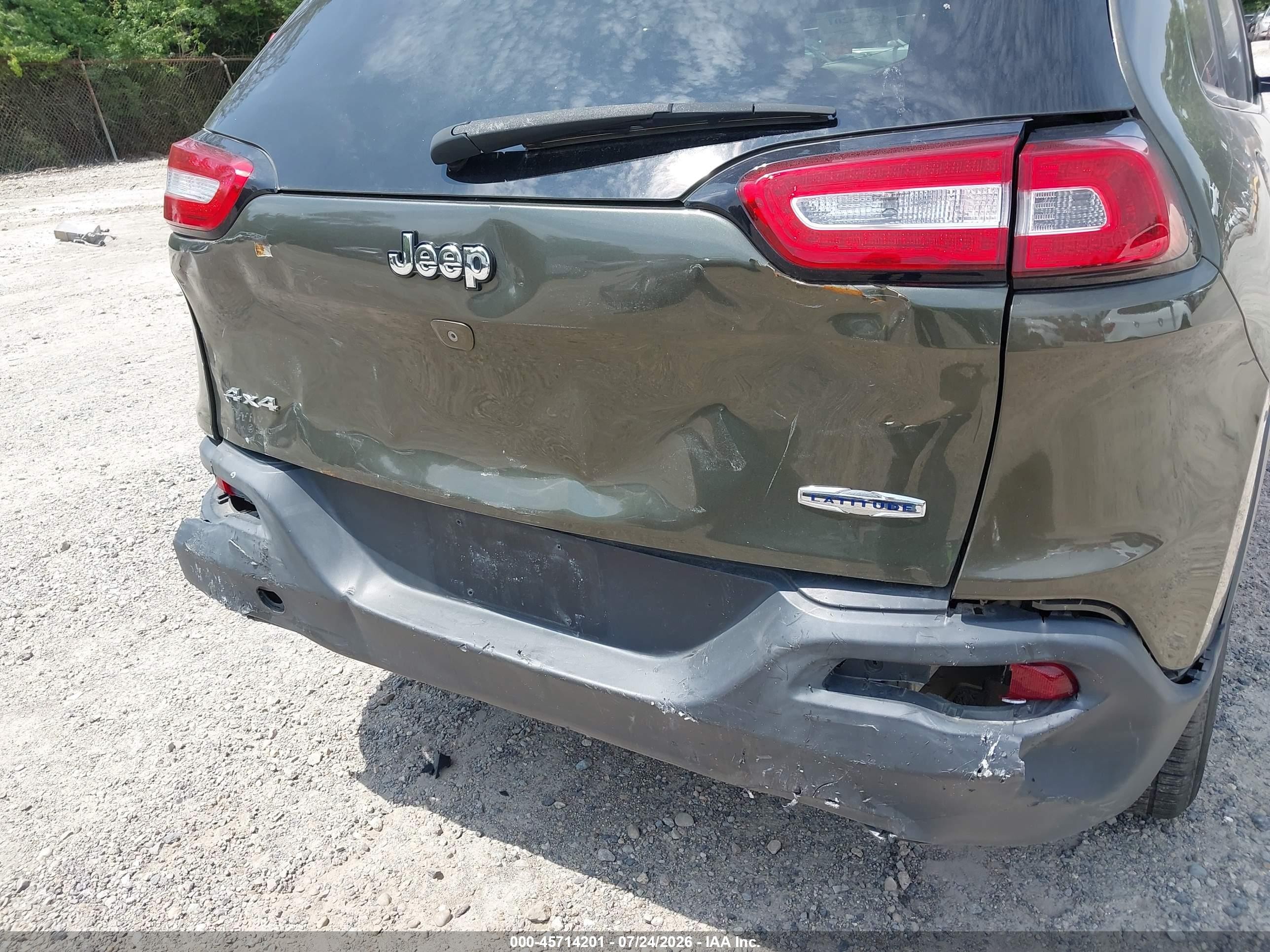 2015 Jeep Cherokee Latitude Green vin: 1C4PJMCB0FW612947