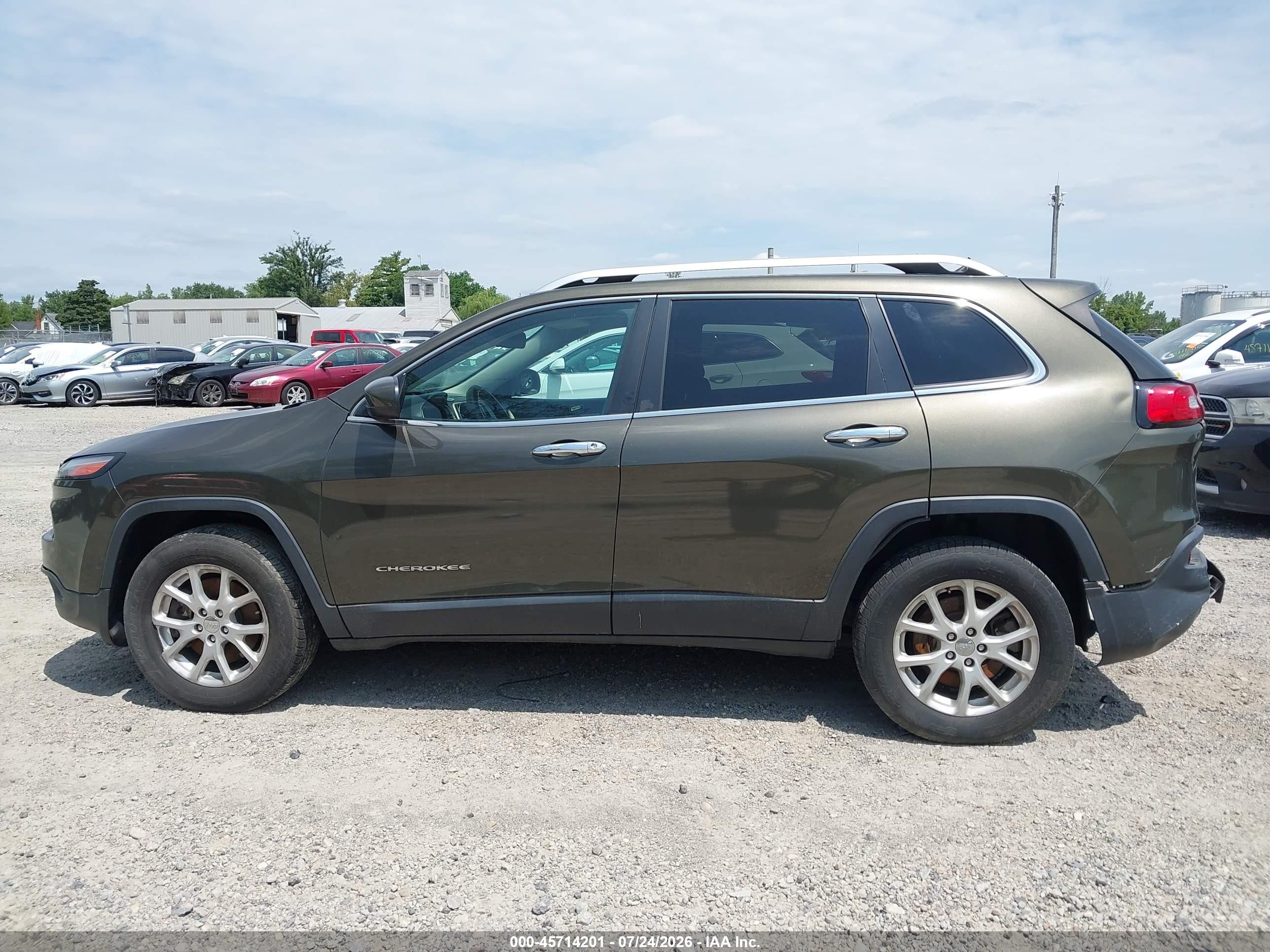 2015 Jeep Cherokee Latitude Green vin: 1C4PJMCB0FW612947