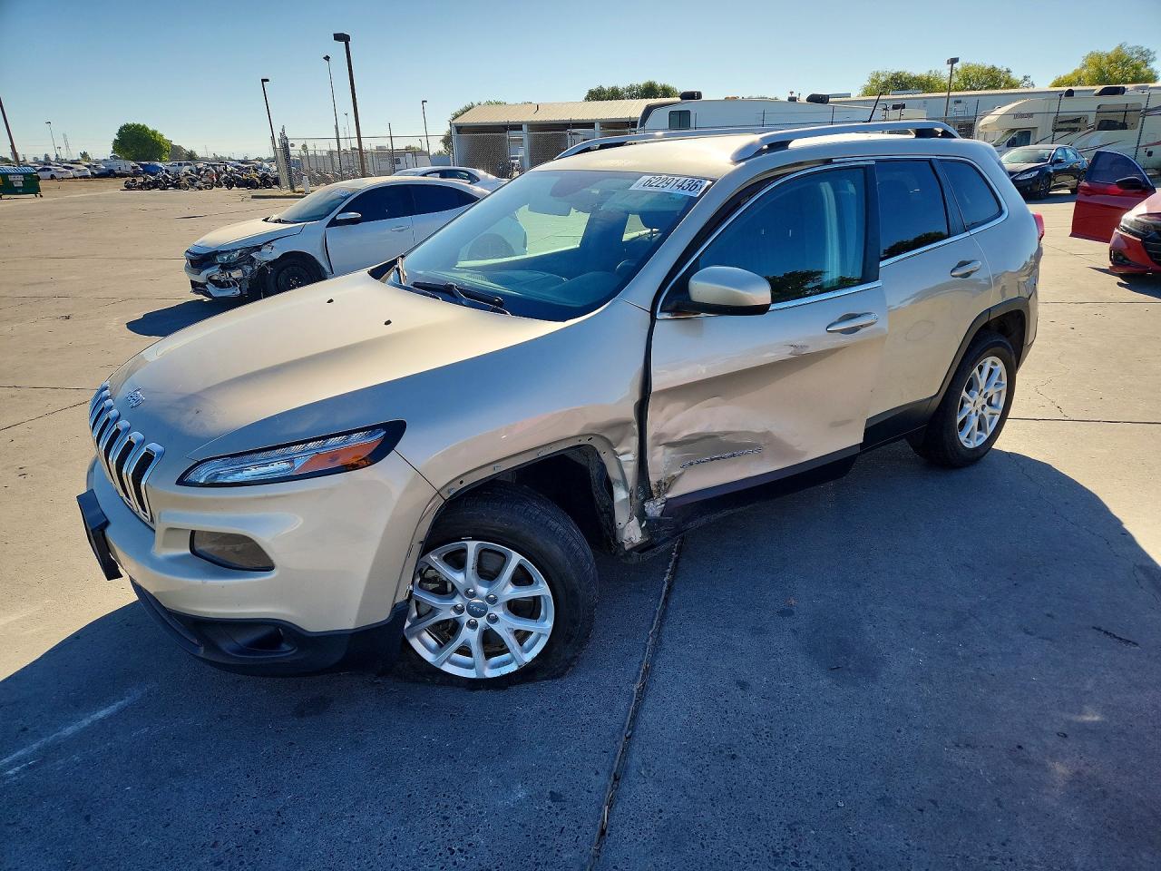 2015 Jeep Cherokee Latitude Silver vin: 1C4PJMCB0FW696994