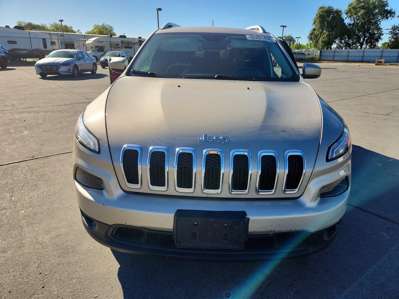2015 Jeep Cherokee Latitude Silver vin: 1C4PJMCB0FW696994