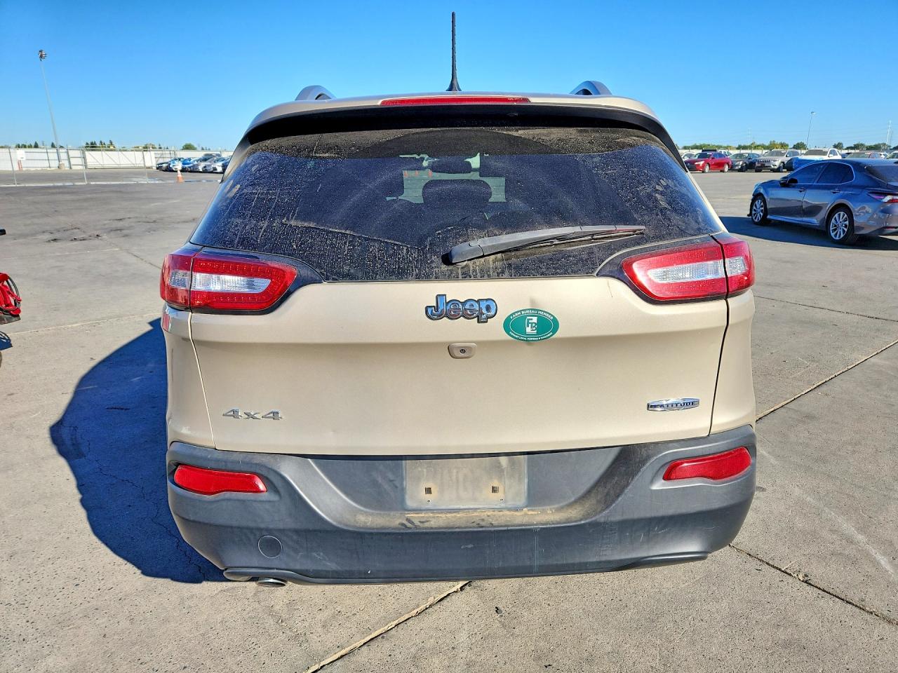 2015 Jeep Cherokee Latitude Silver vin: 1C4PJMCB0FW696994