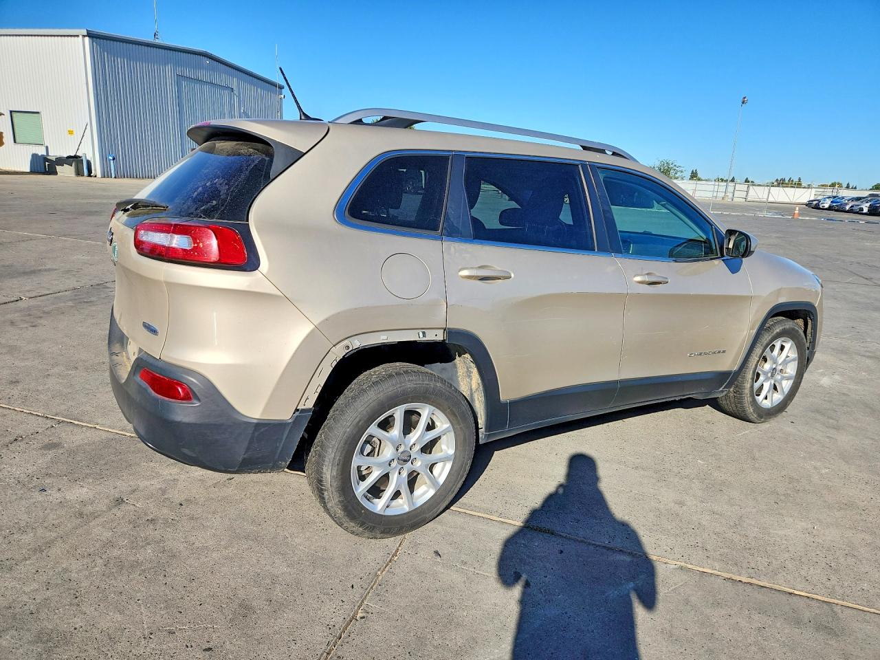 2015 Jeep Cherokee Latitude Silver vin: 1C4PJMCB0FW696994