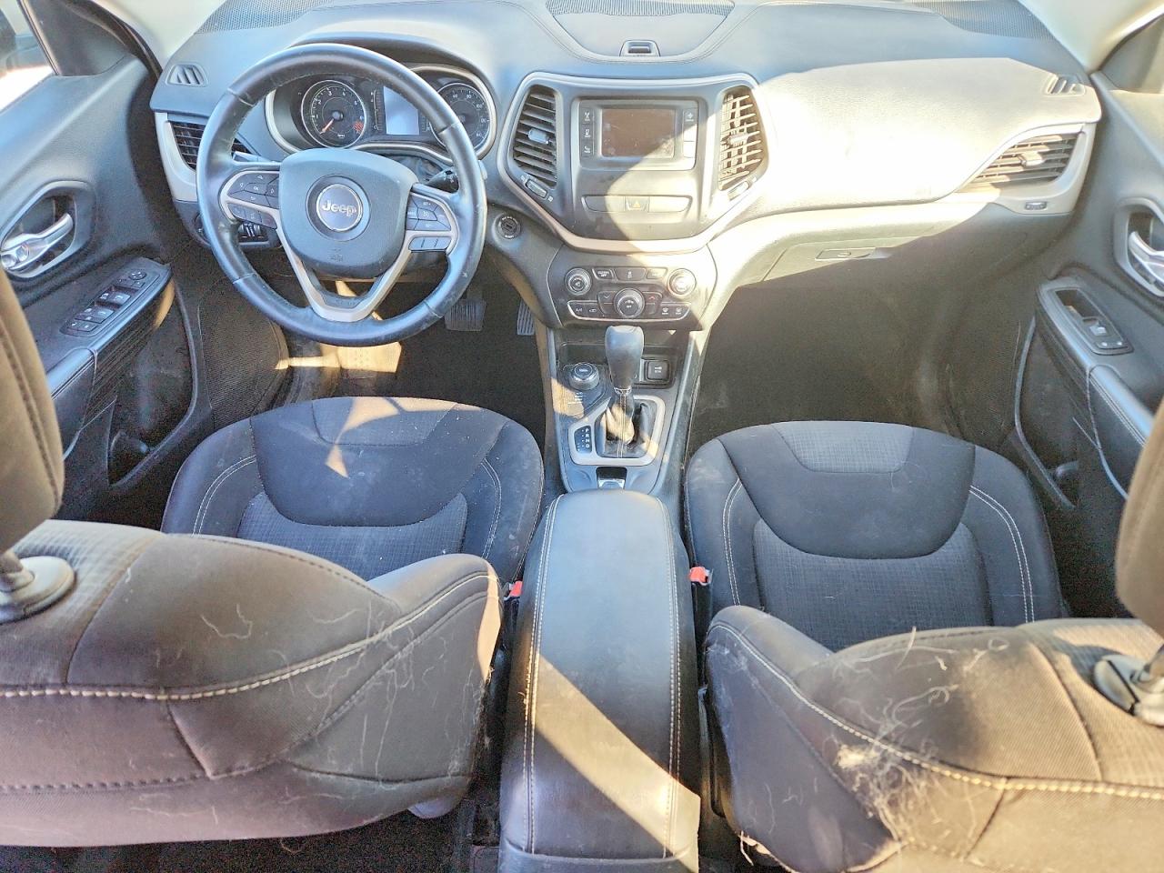 2015 Jeep Cherokee Latitude Silver vin: 1C4PJMCB0FW696994