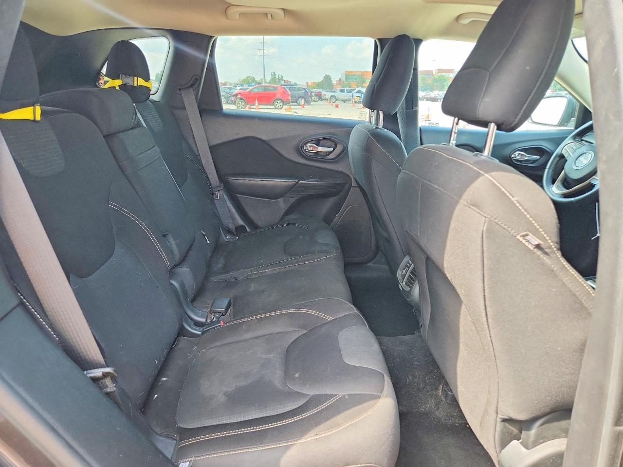 2015 Jeep Cherokee Latitude Gray vin: 1C4PJMCB0FW772326