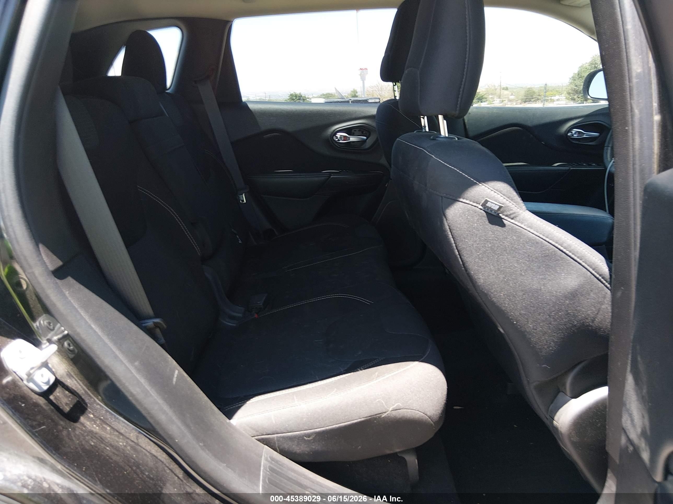 2015 Jeep Cherokee Latitude Beige vin: 1C4PJMCB0FW788526