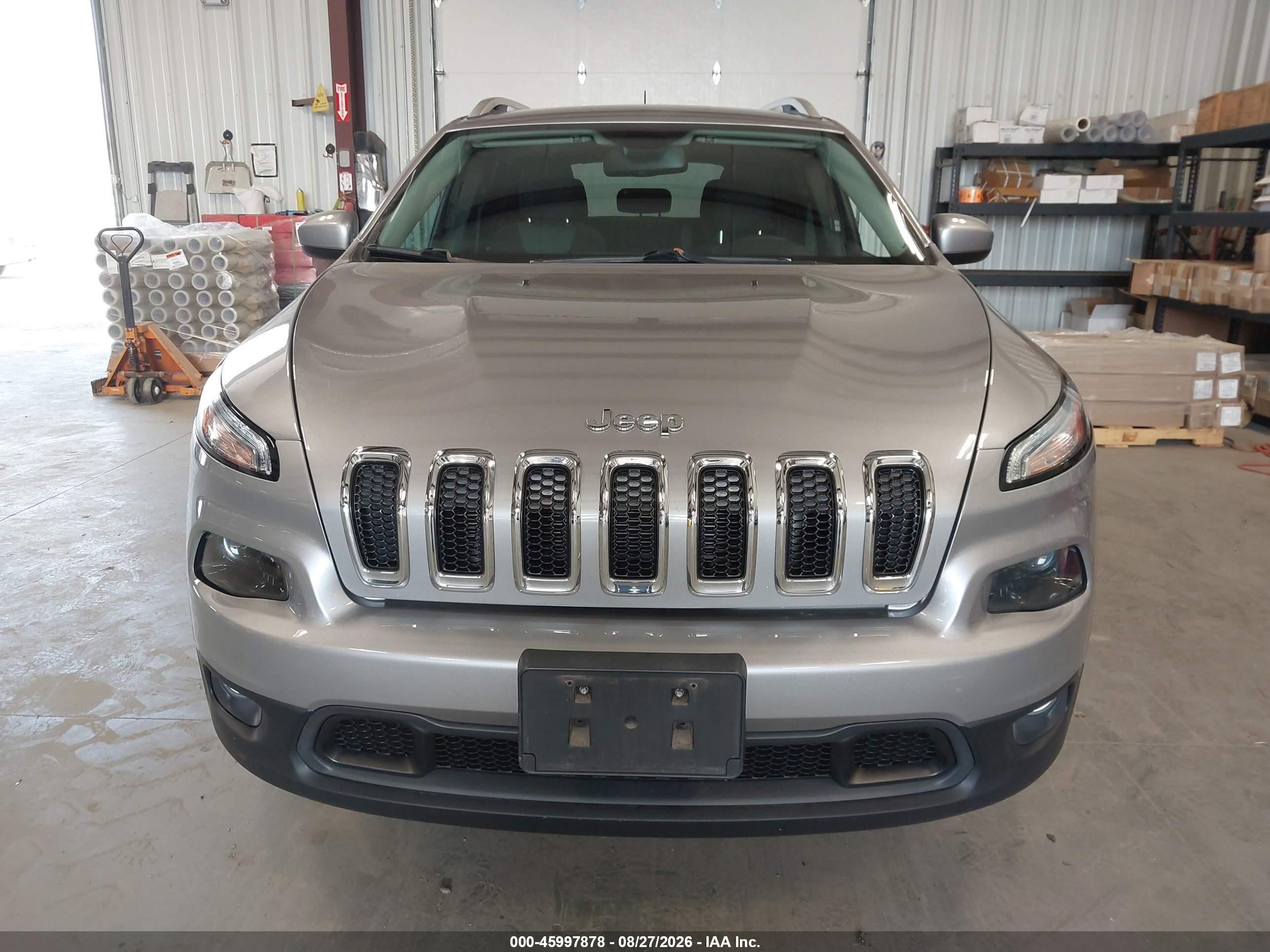 2018 Jeep Cherokee Latitude 4x4 Silver vin: 1C4PJMCB0JD528521