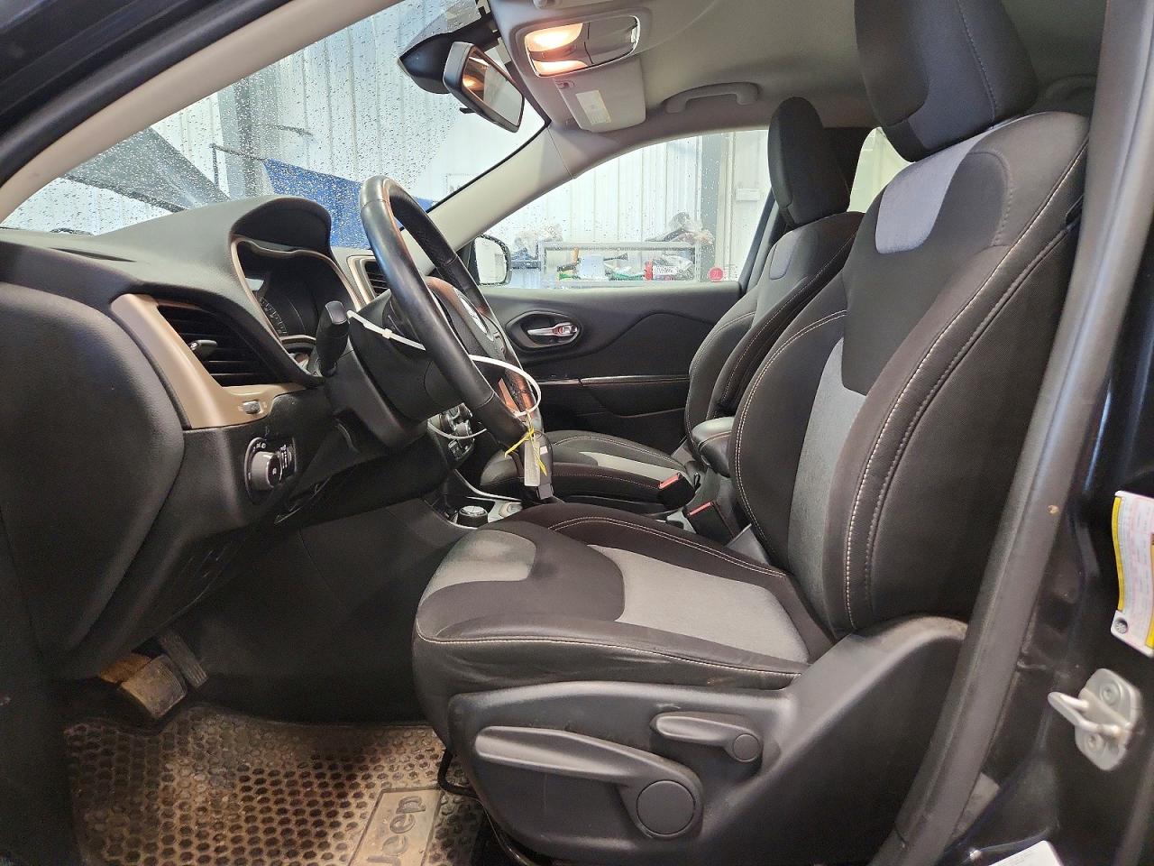 2014 Jeep Cherokee Latitude Black vin: 1C4PJMCB1EW120555