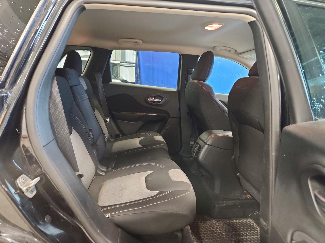 2014 Jeep Cherokee Latitude Black vin: 1C4PJMCB1EW120555