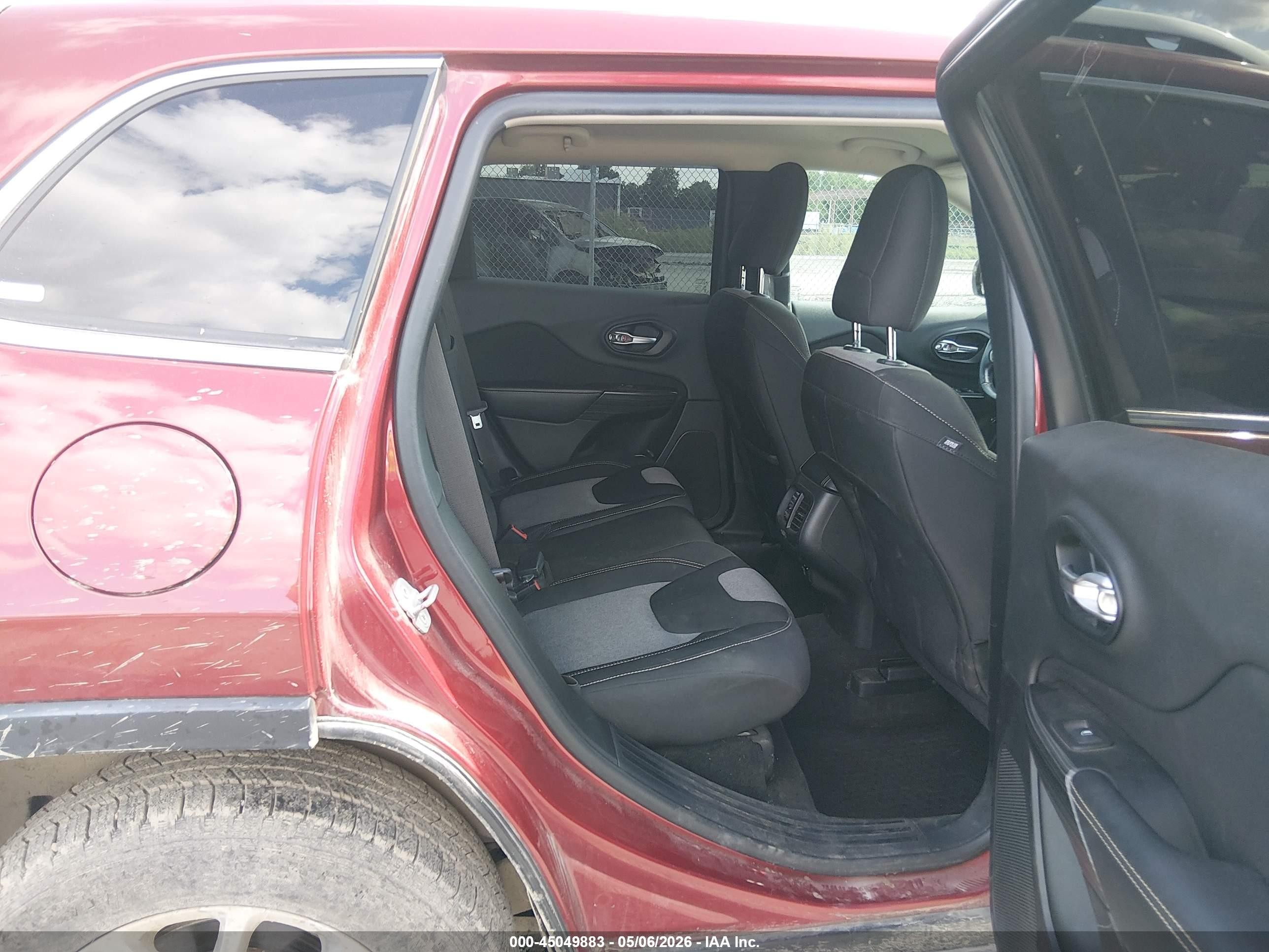2014 Jeep Cherokee Latitude Red vin: 1C4PJMCB1EW175359