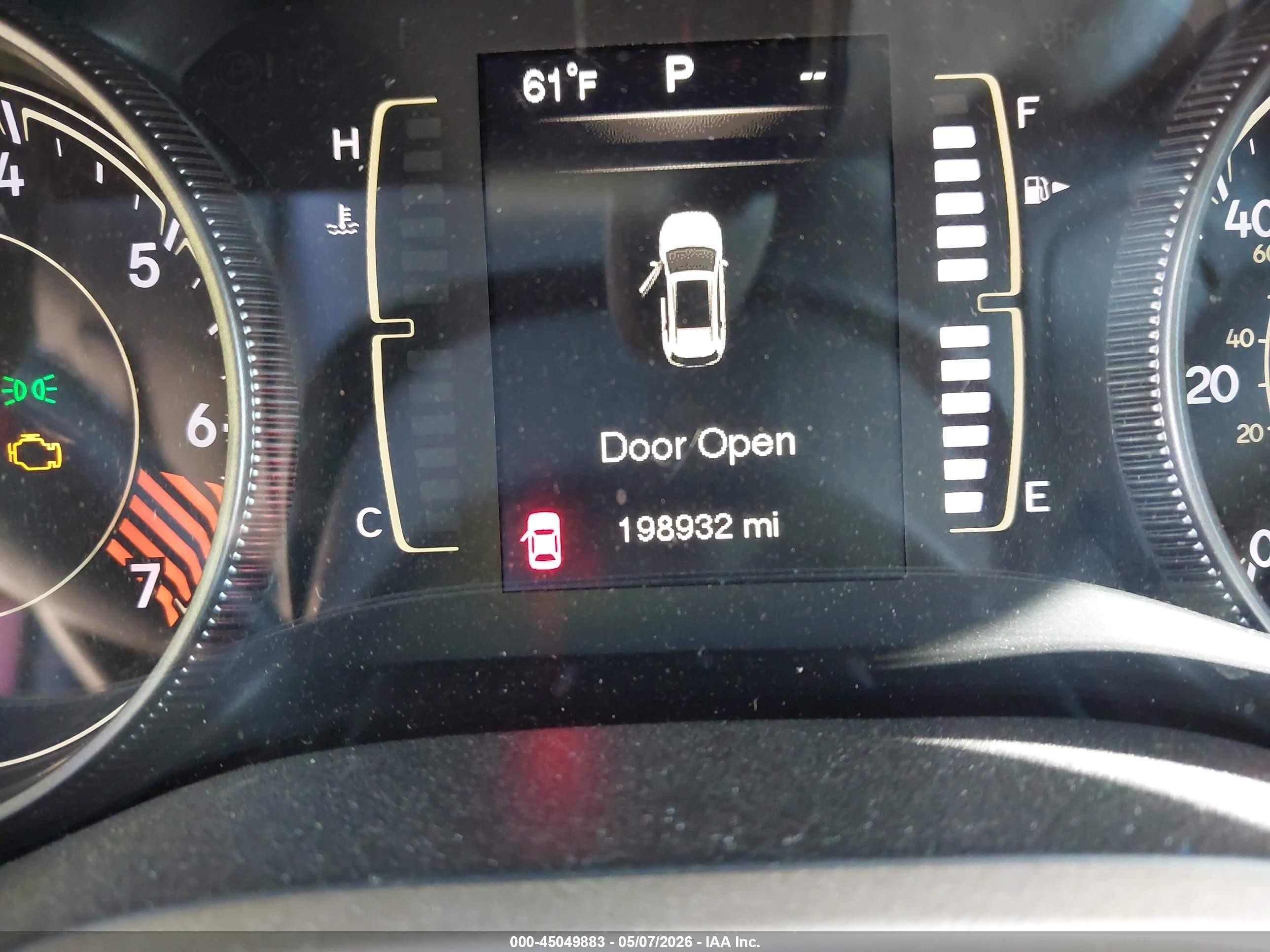 2014 Jeep Cherokee Latitude Red vin: 1C4PJMCB1EW175359