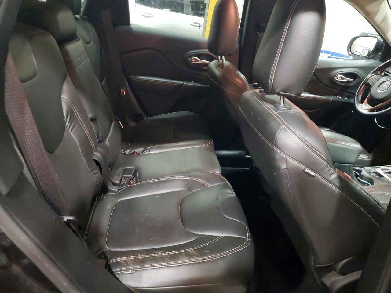 2015 Jeep Cherokee Latitude Black vin: 1C4PJMCB1FW511142