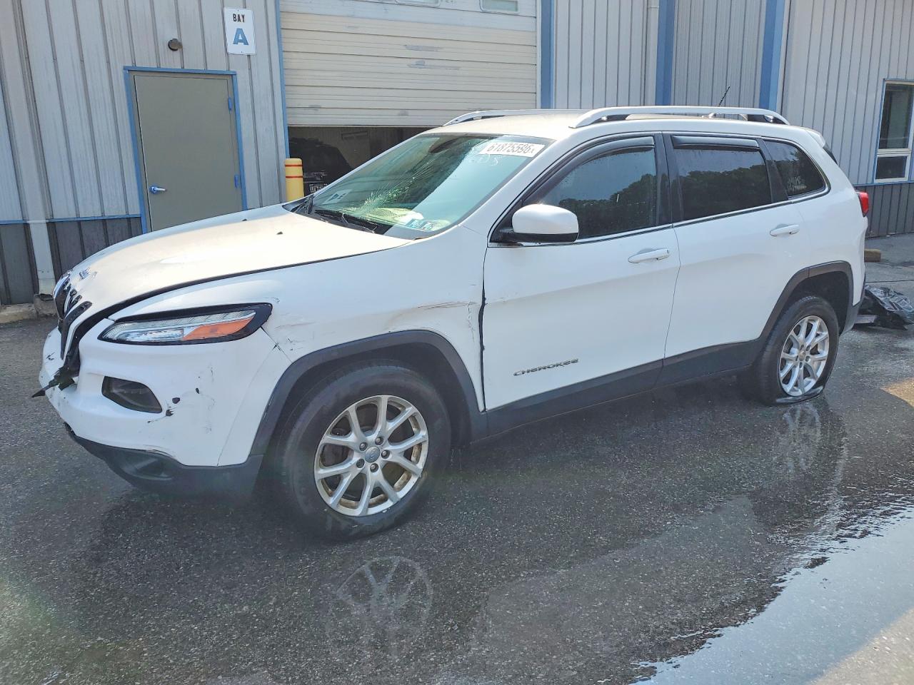 2015 Jeep Cherokee Latitude White vin: 1C4PJMCB1FW538874