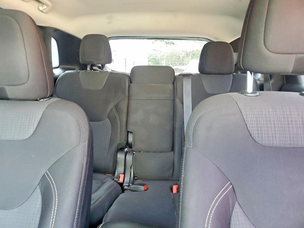 2015 Jeep Cherokee Latitude White vin: 1C4PJMCB1FW538874