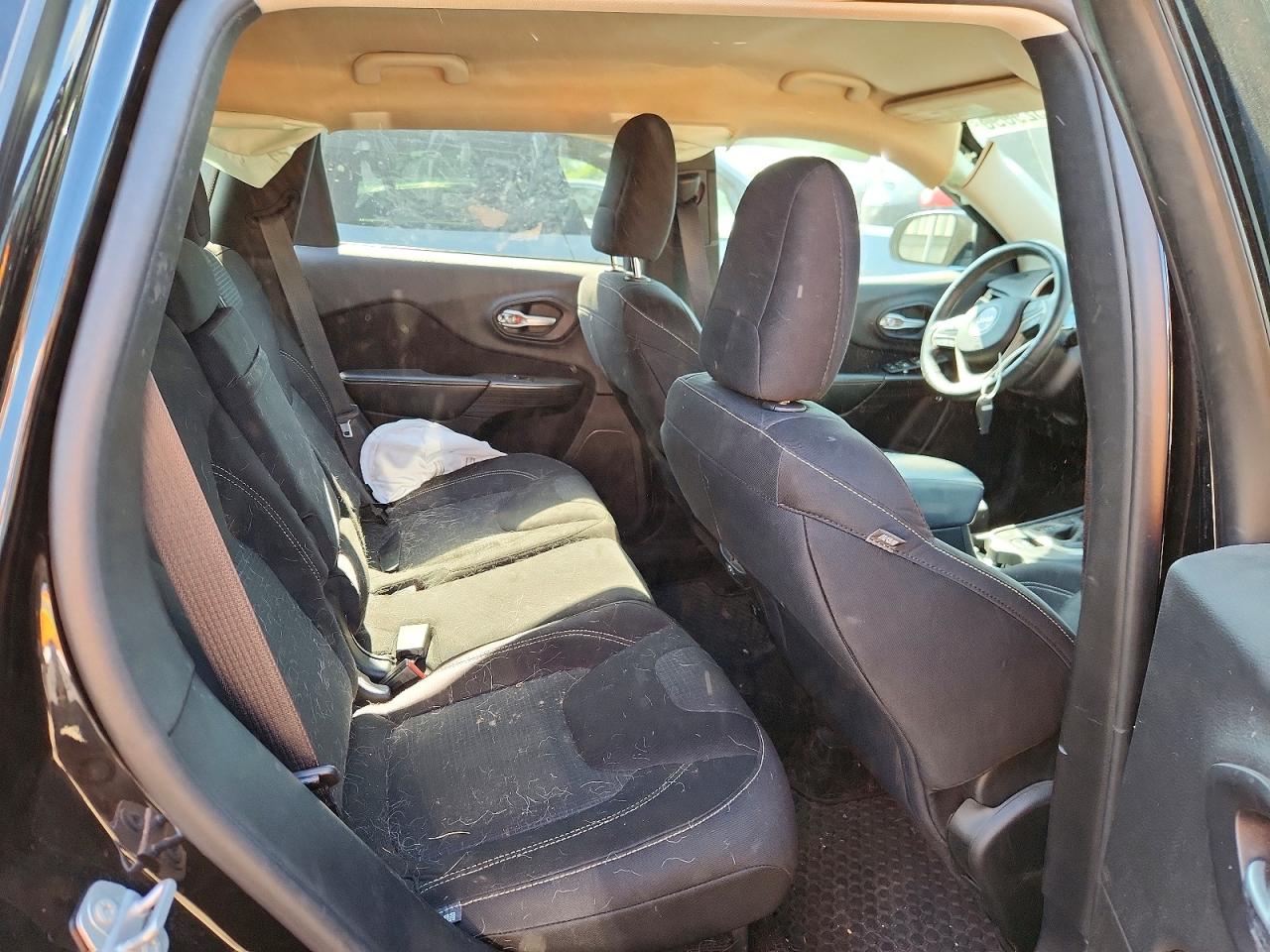 2015 Jeep Cherokee Latitude Black vin: 1C4PJMCB1FW589405