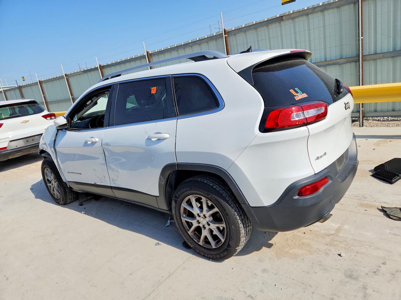 2015 Jeep Cherokee Latitude White vin: 1C4PJMCB1FW614643