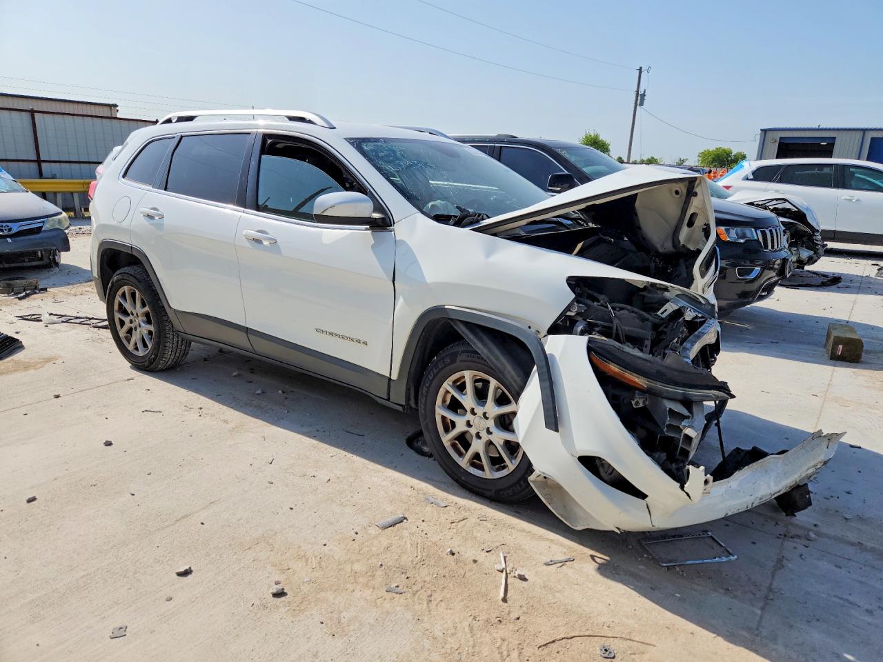 2015 Jeep Cherokee Latitude White vin: 1C4PJMCB1FW614643