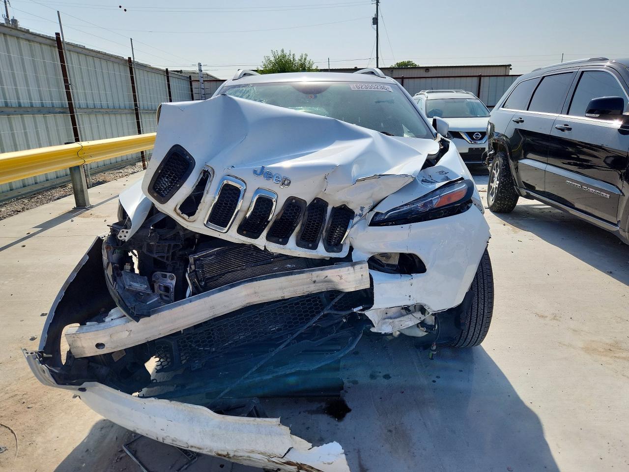 2015 Jeep Cherokee Latitude White vin: 1C4PJMCB1FW614643
