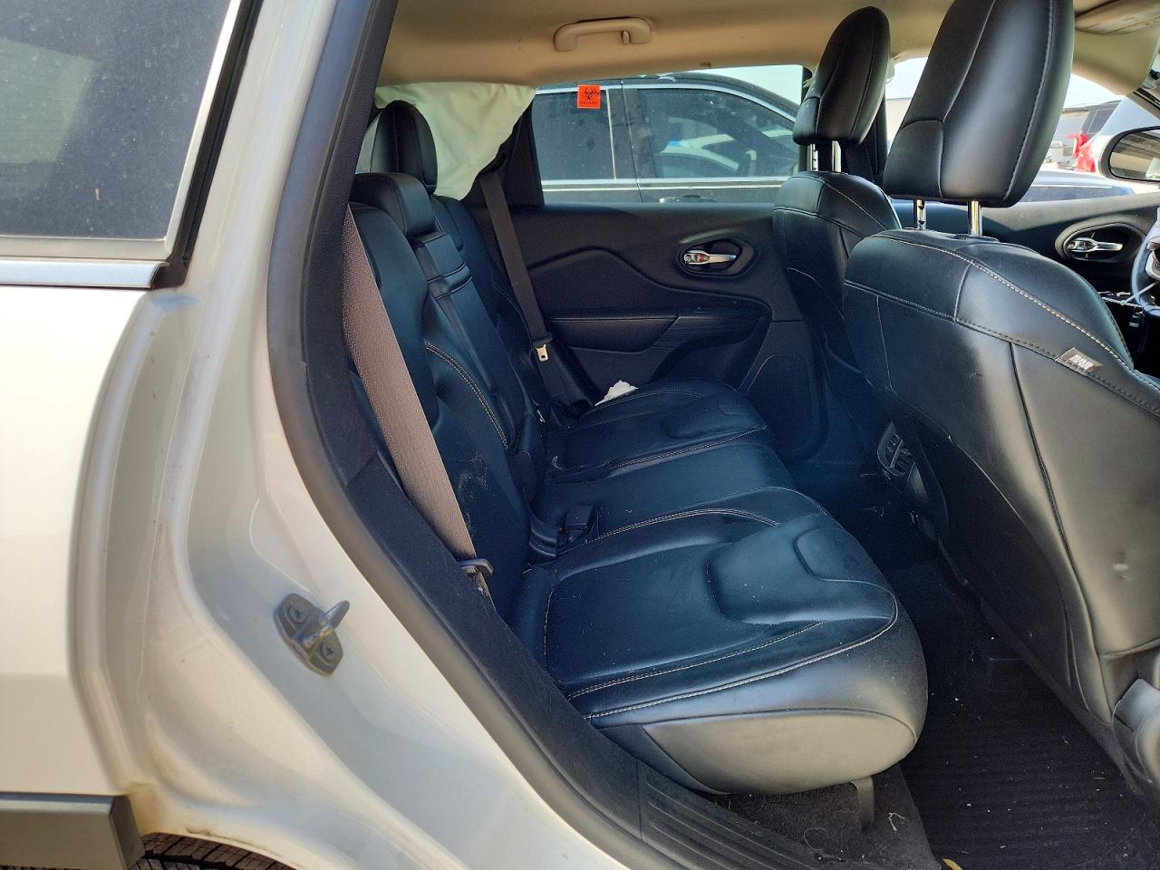 2015 Jeep Cherokee Latitude White vin: 1C4PJMCB1FW614643