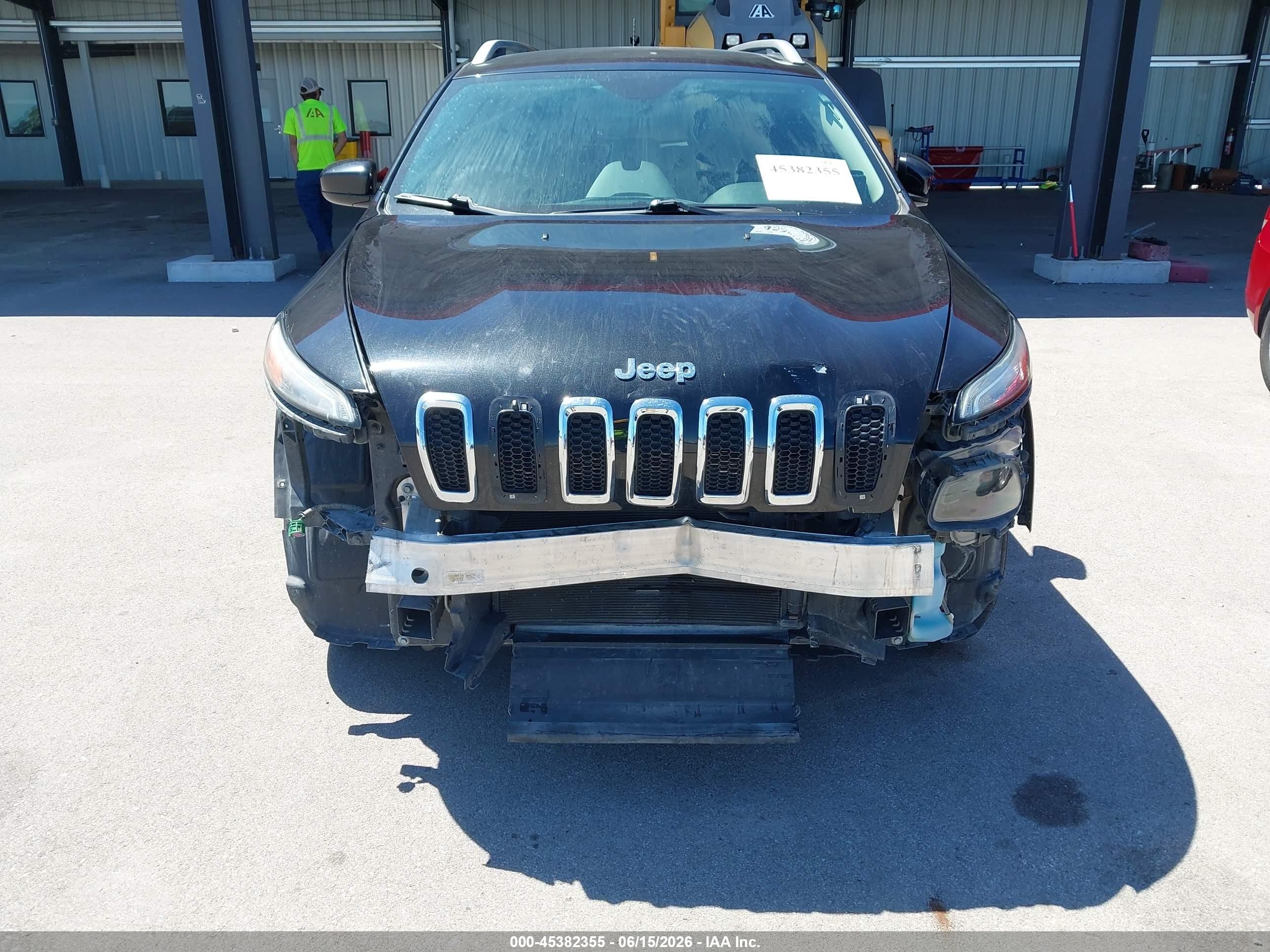 2015 Jeep Cherokee Latitude Black vin: 1C4PJMCB1FW649327