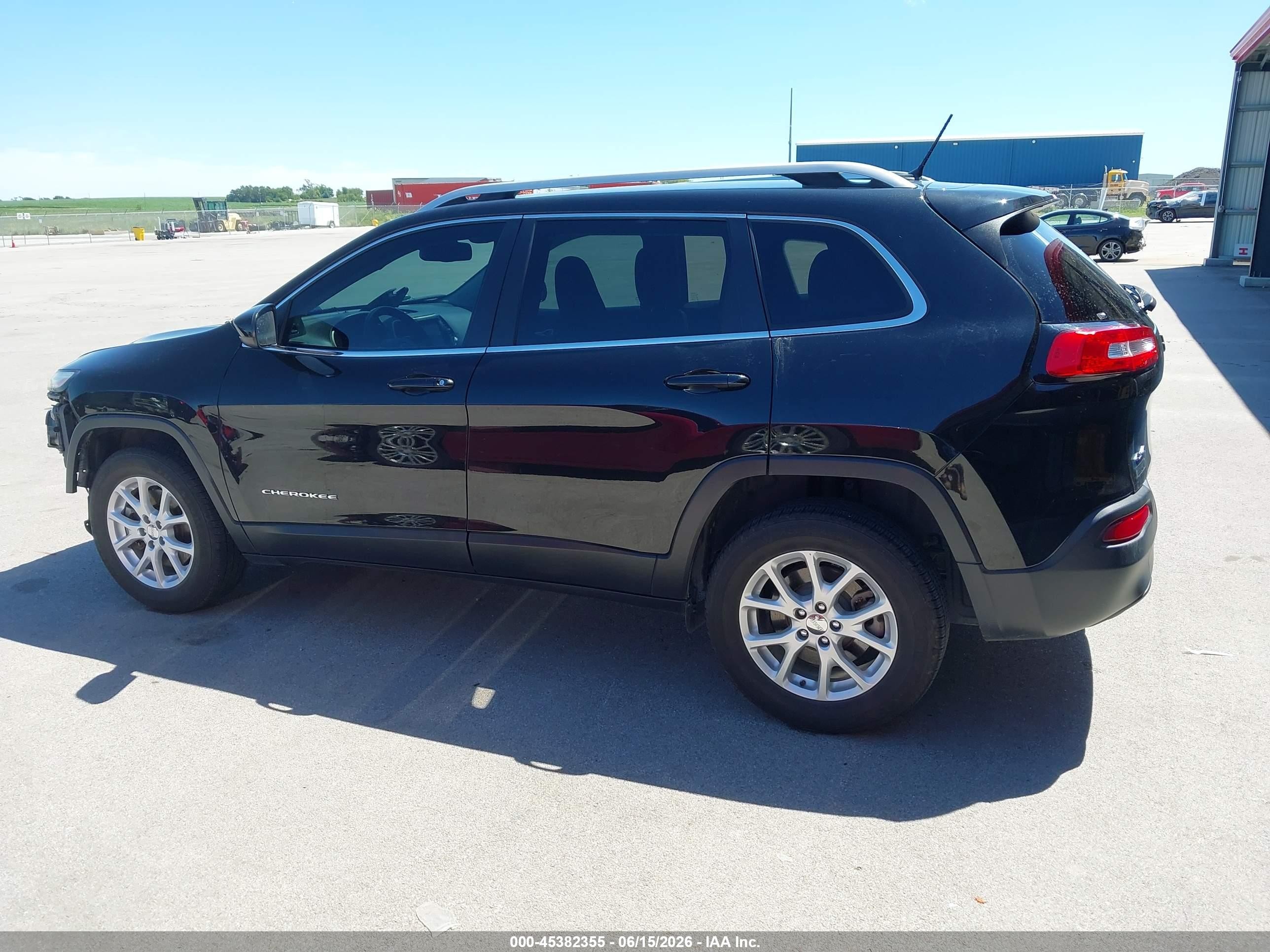 2015 Jeep Cherokee Latitude Black vin: 1C4PJMCB1FW649327