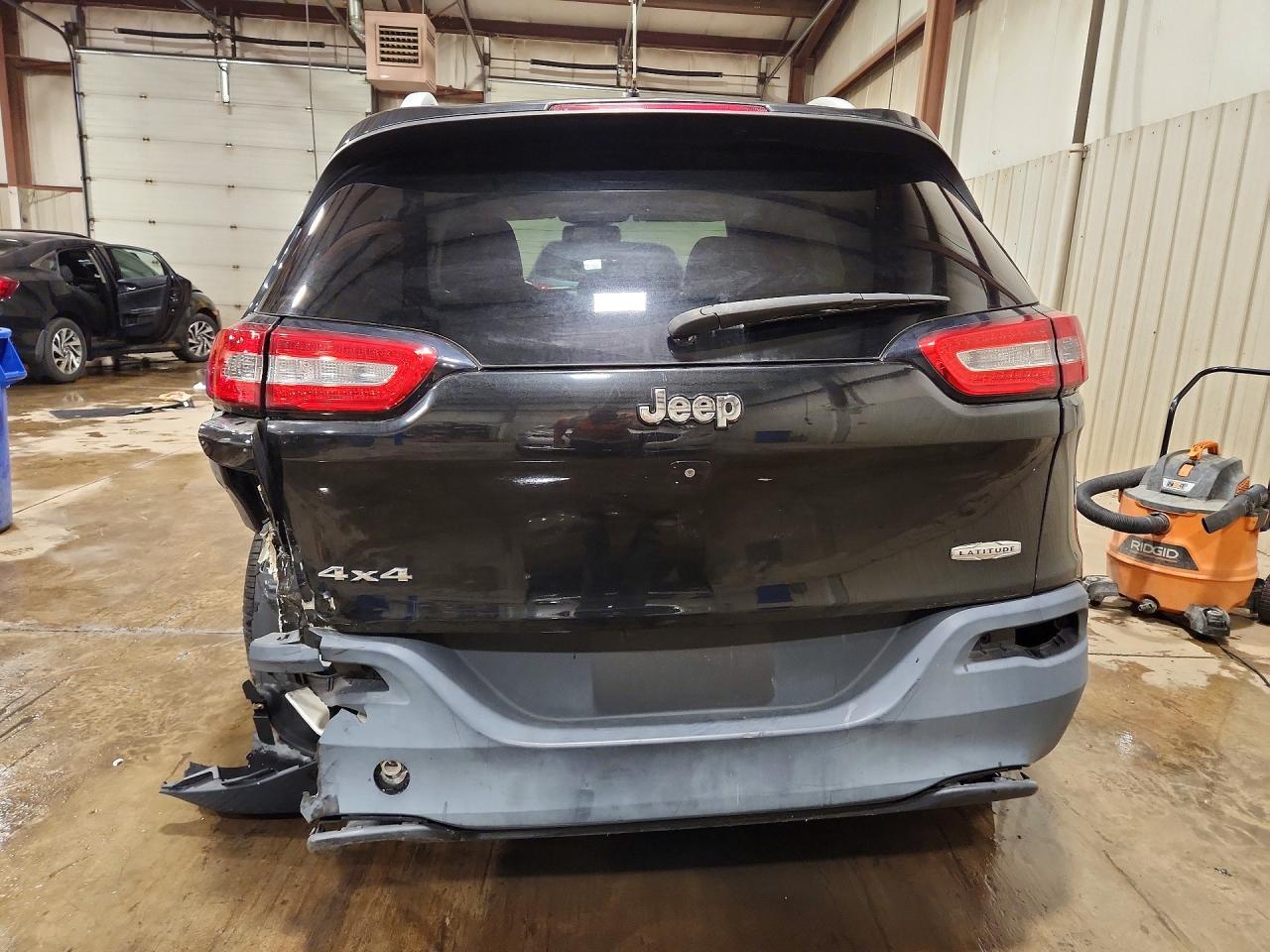 2015 Jeep Cherokee Latitude Black vin: 1C4PJMCB1FW665706