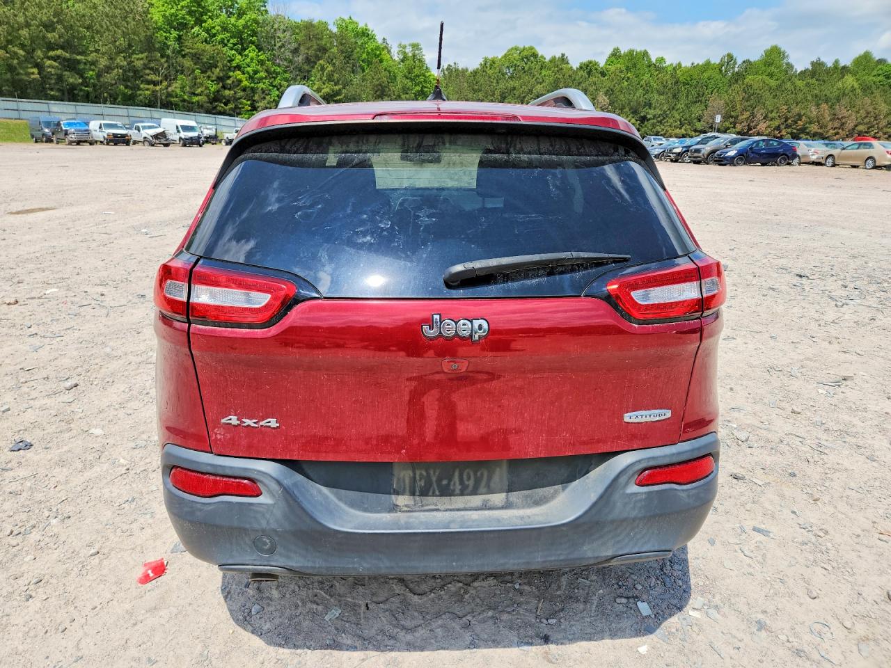 2015 Jeep Cherokee Latitude Red vin: 1C4PJMCB1FW674728