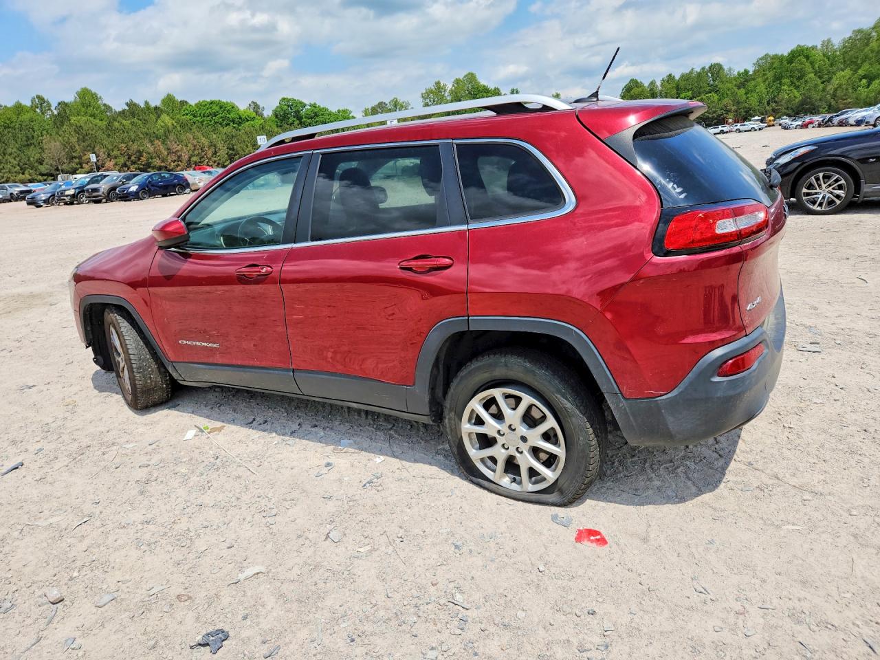 2015 Jeep Cherokee Latitude Red vin: 1C4PJMCB1FW674728