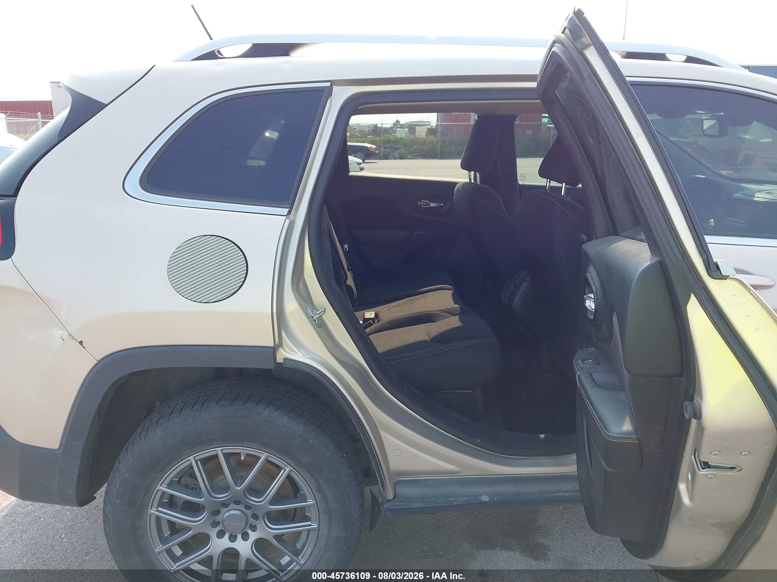 2015 Jeep Cherokee Latitude Tan vin: 1C4PJMCB1FW675684