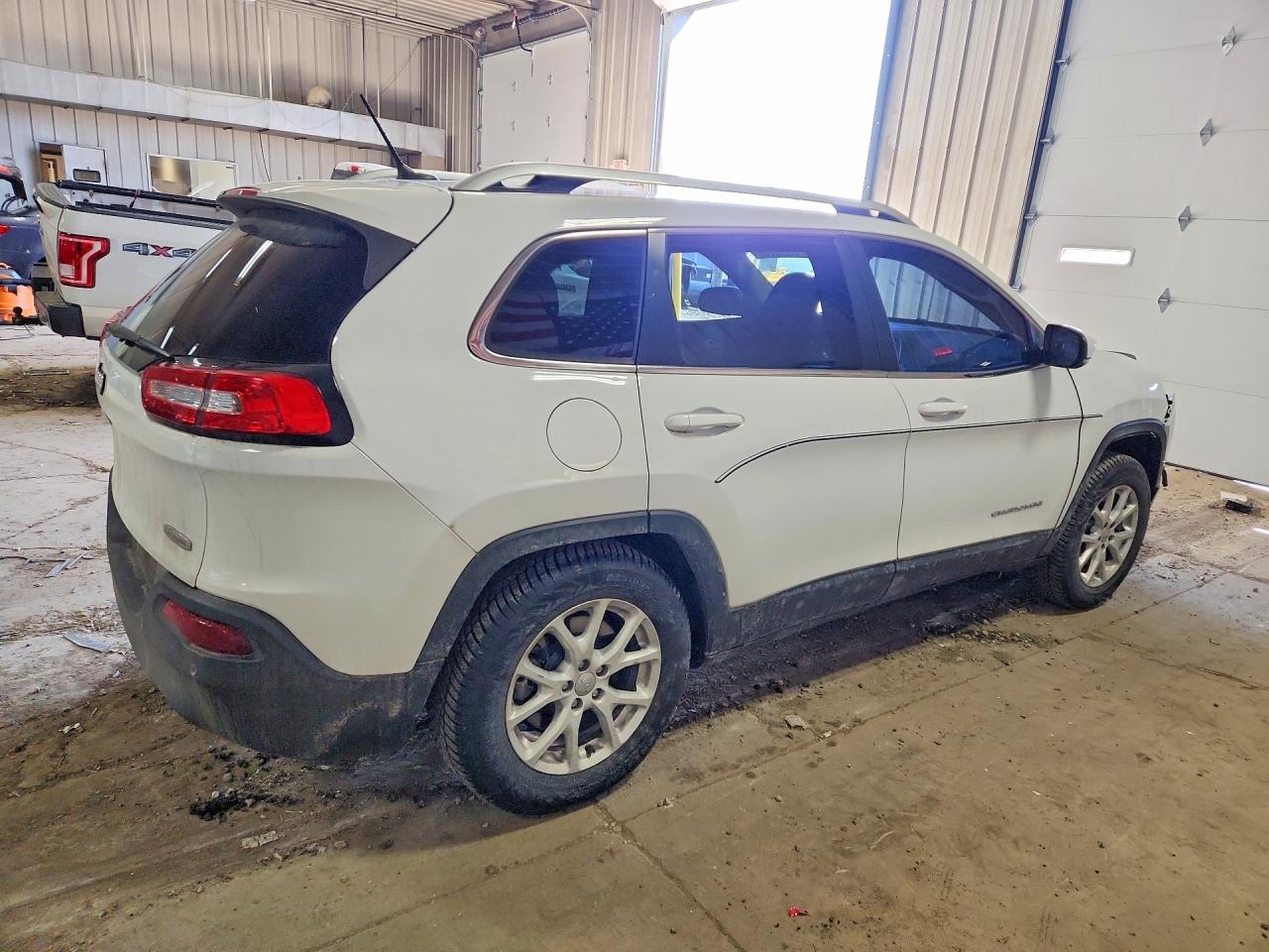 2015 Jeep Cherokee Latitude White vin: 1C4PJMCB1FW691545