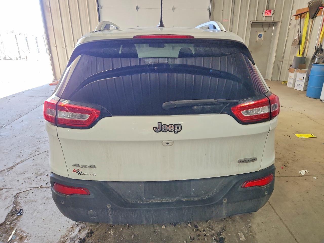 2015 Jeep Cherokee Latitude White vin: 1C4PJMCB1FW691545