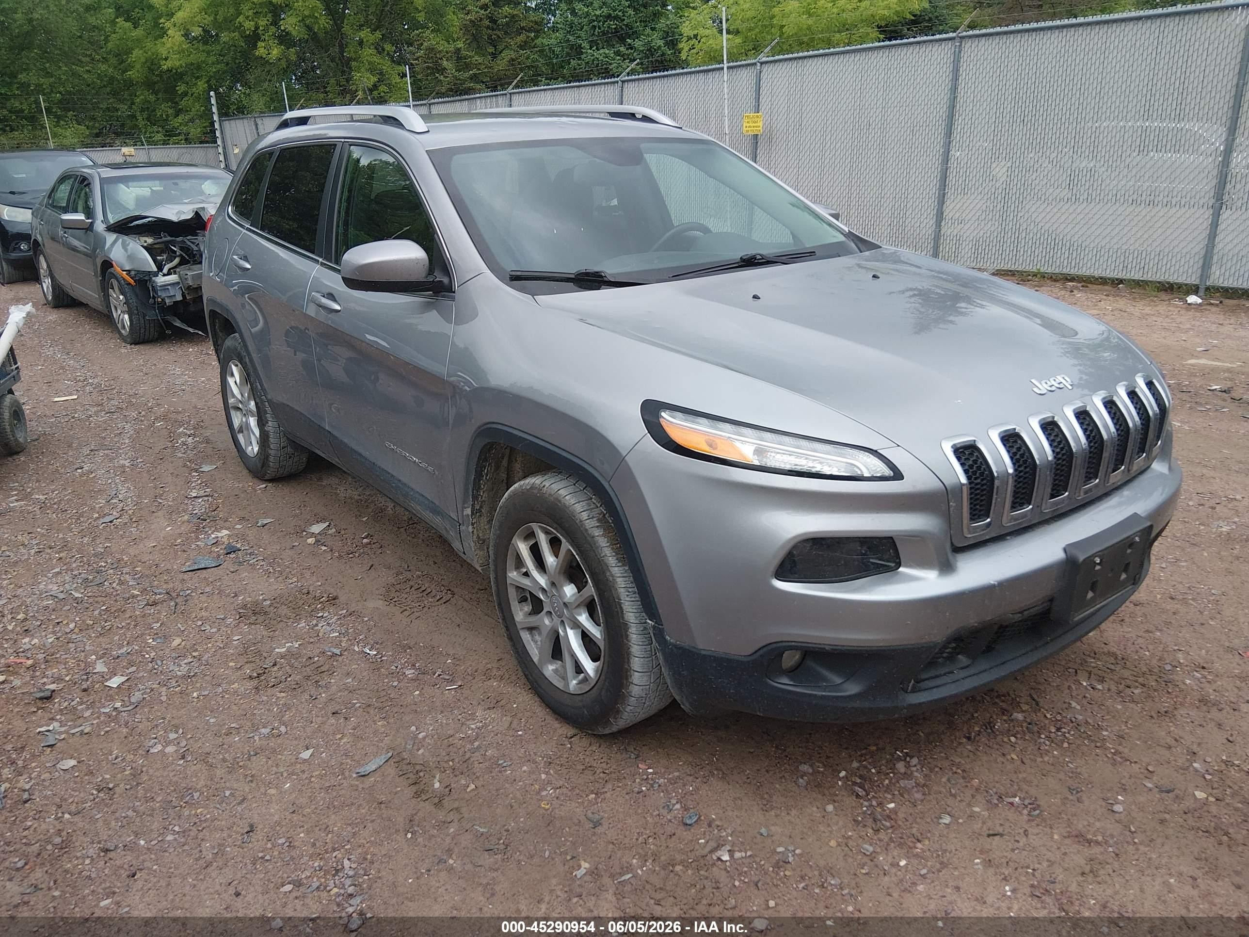 2015 Jeep Cherokee Latitude Silver vin: 1C4PJMCB1FW702706