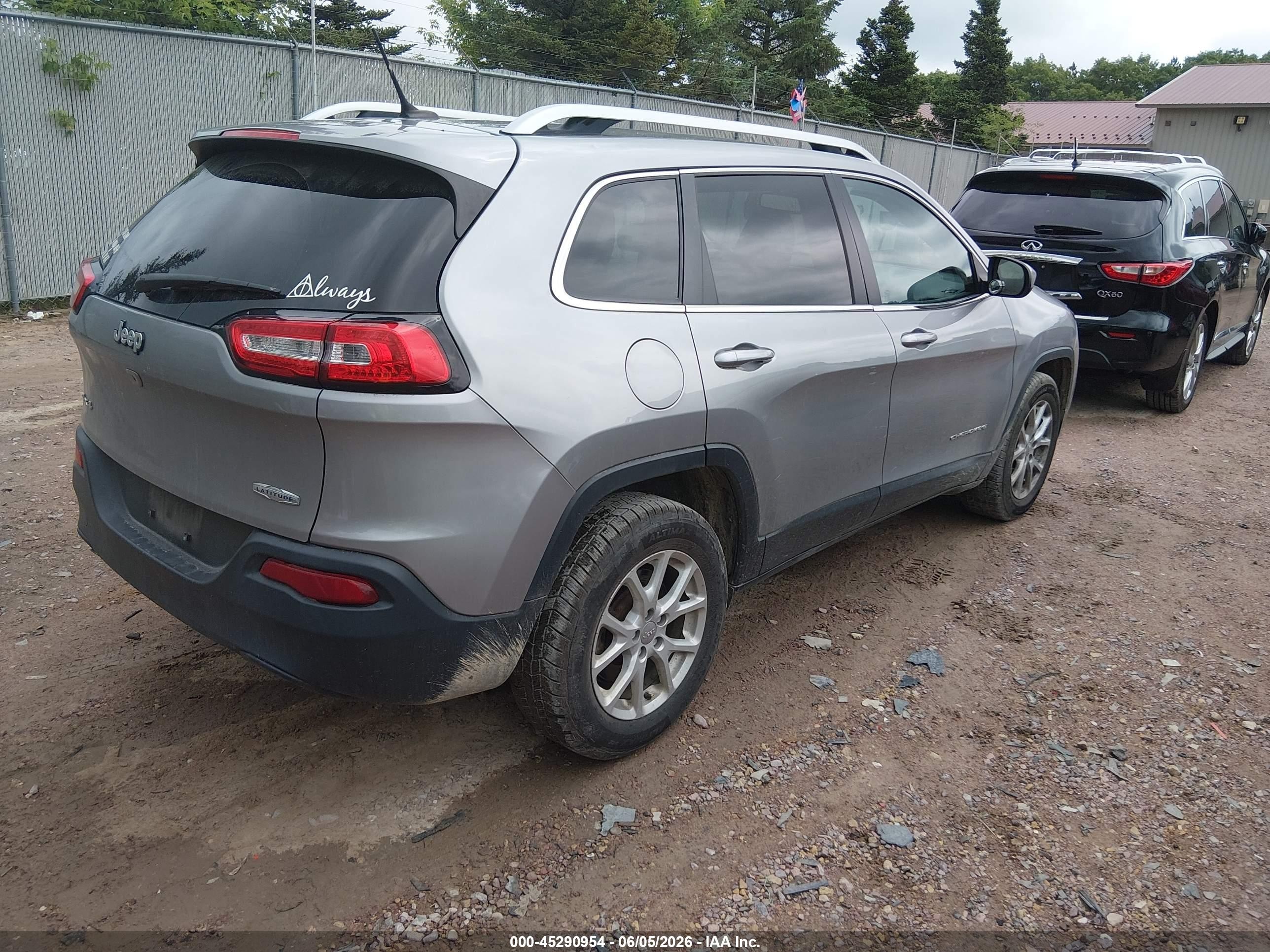 2015 Jeep Cherokee Latitude Silver vin: 1C4PJMCB1FW702706