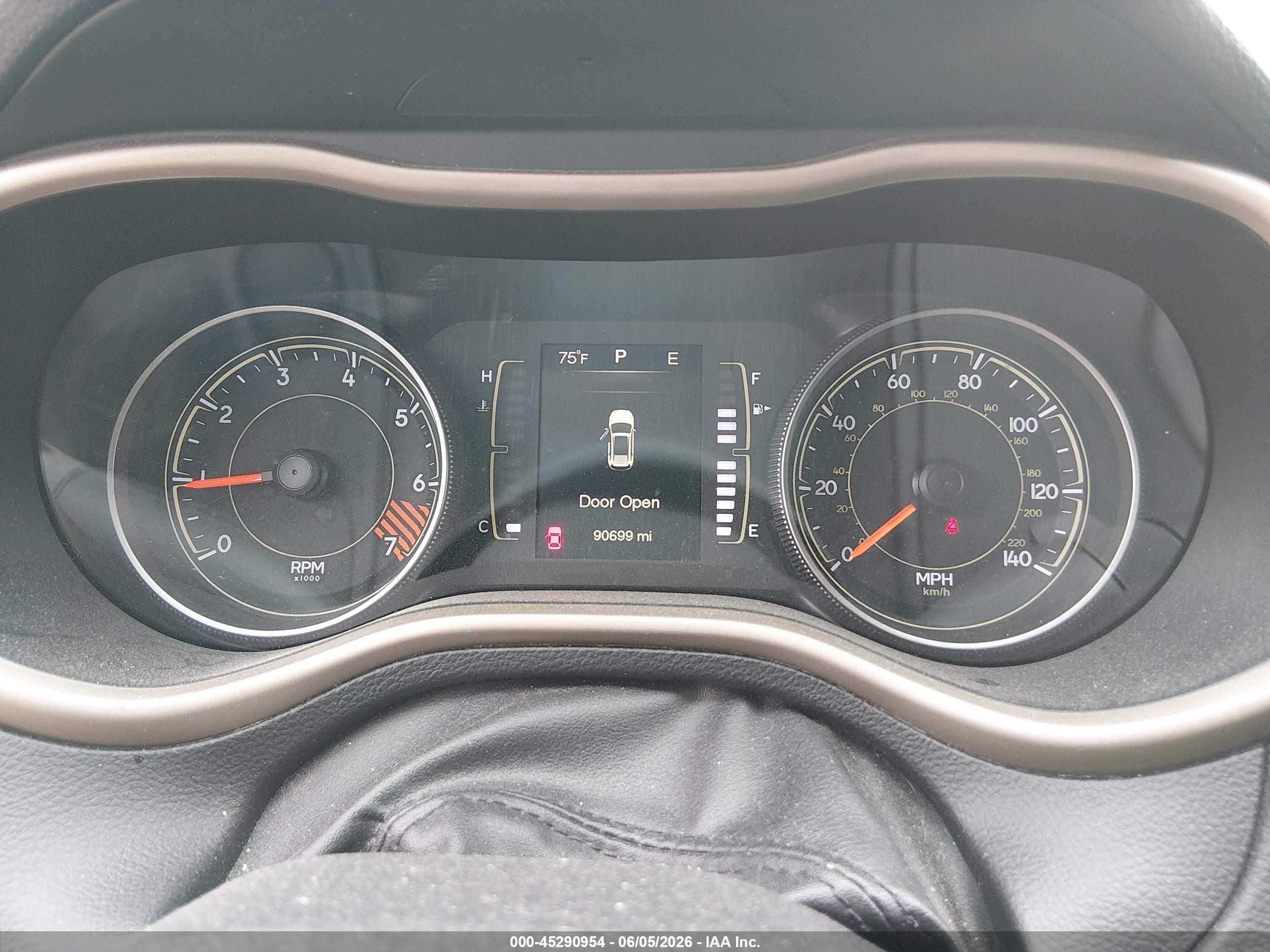 2015 Jeep Cherokee Latitude Silver vin: 1C4PJMCB1FW702706