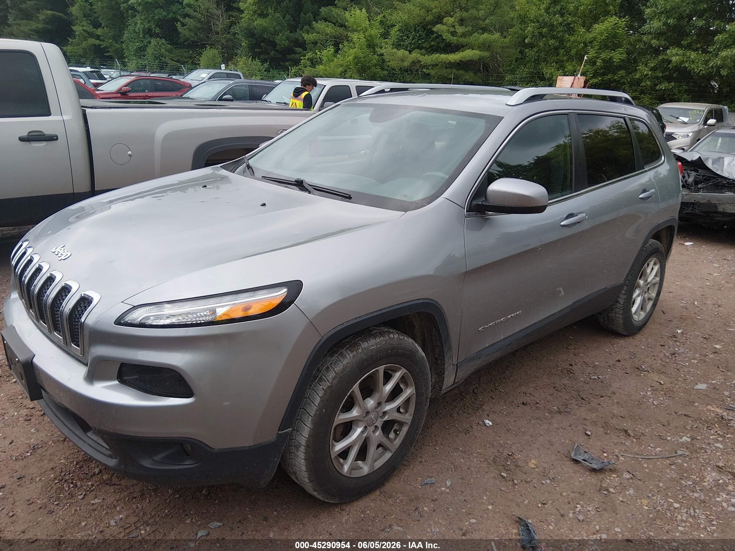 2015 Jeep Cherokee Latitude Silver vin: 1C4PJMCB1FW702706