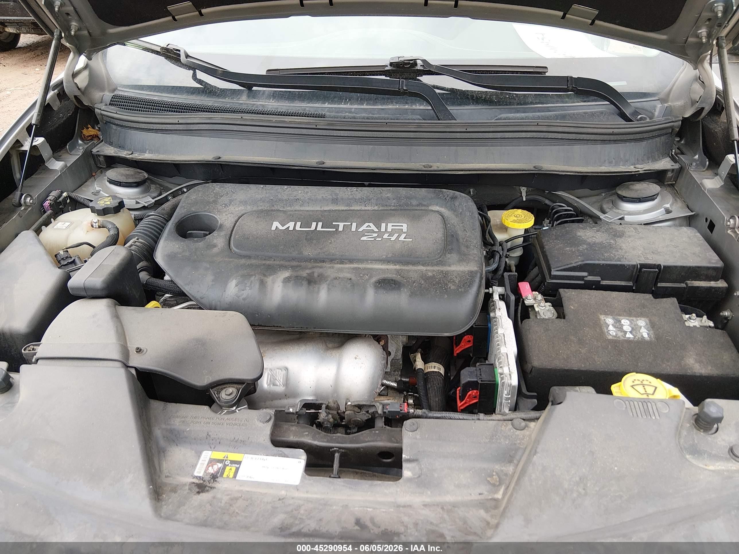 2015 Jeep Cherokee Latitude Silver vin: 1C4PJMCB1FW702706