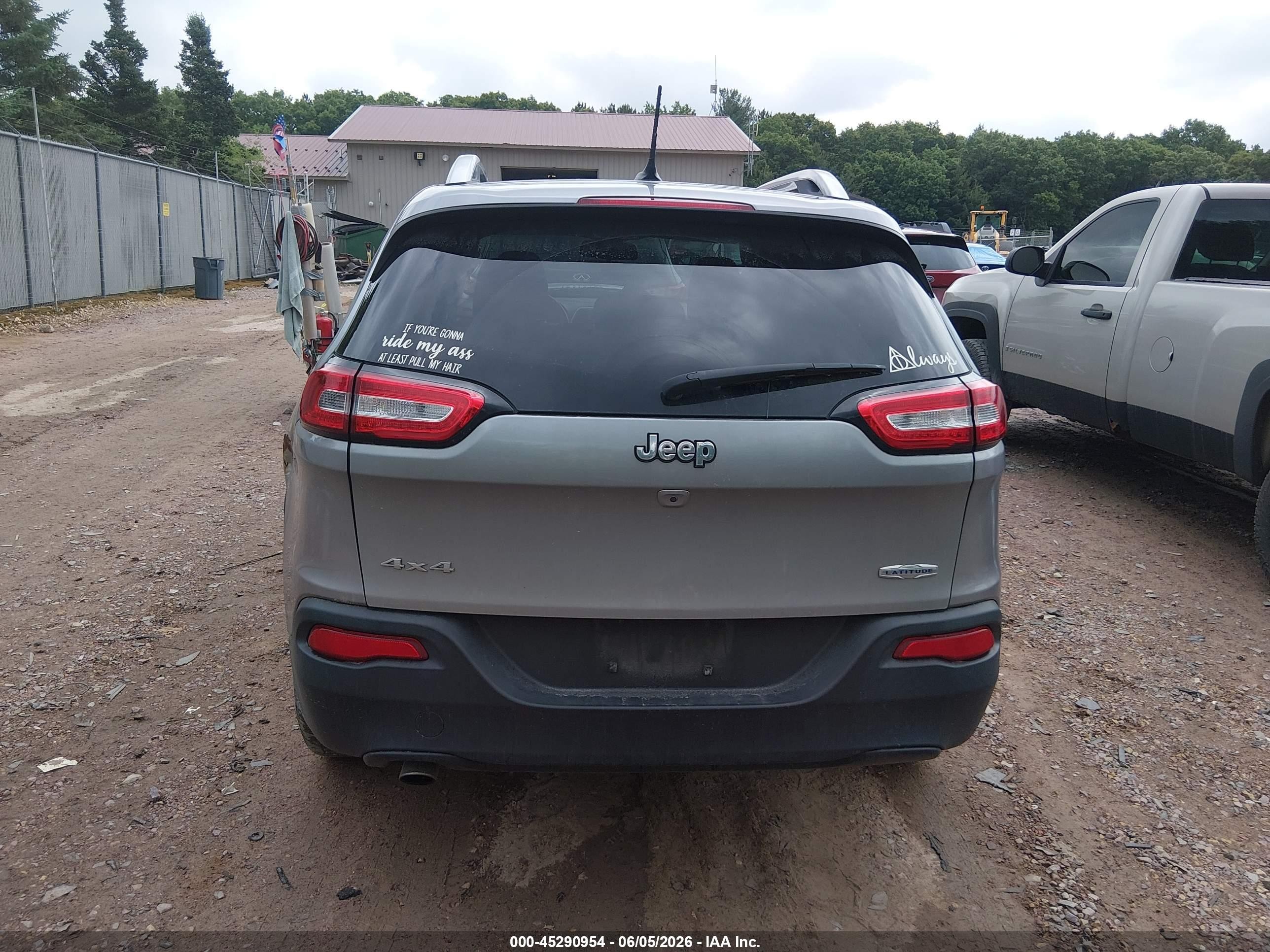 2015 Jeep Cherokee Latitude Silver vin: 1C4PJMCB1FW702706