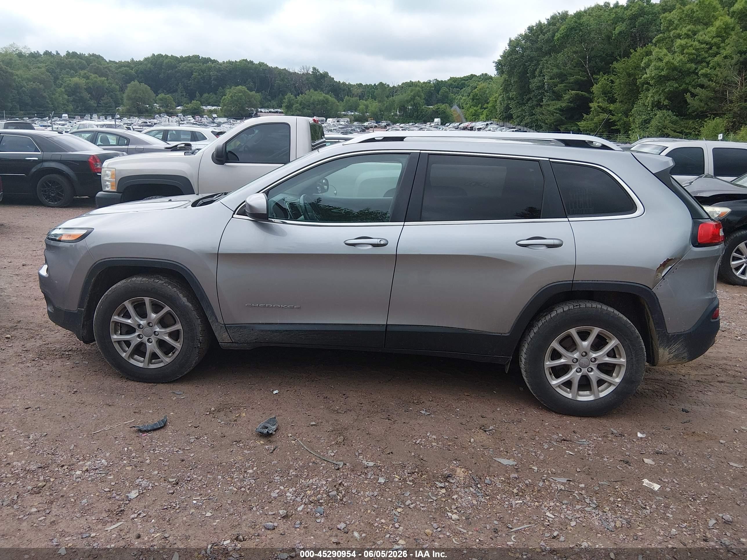2015 Jeep Cherokee Latitude Silver vin: 1C4PJMCB1FW702706