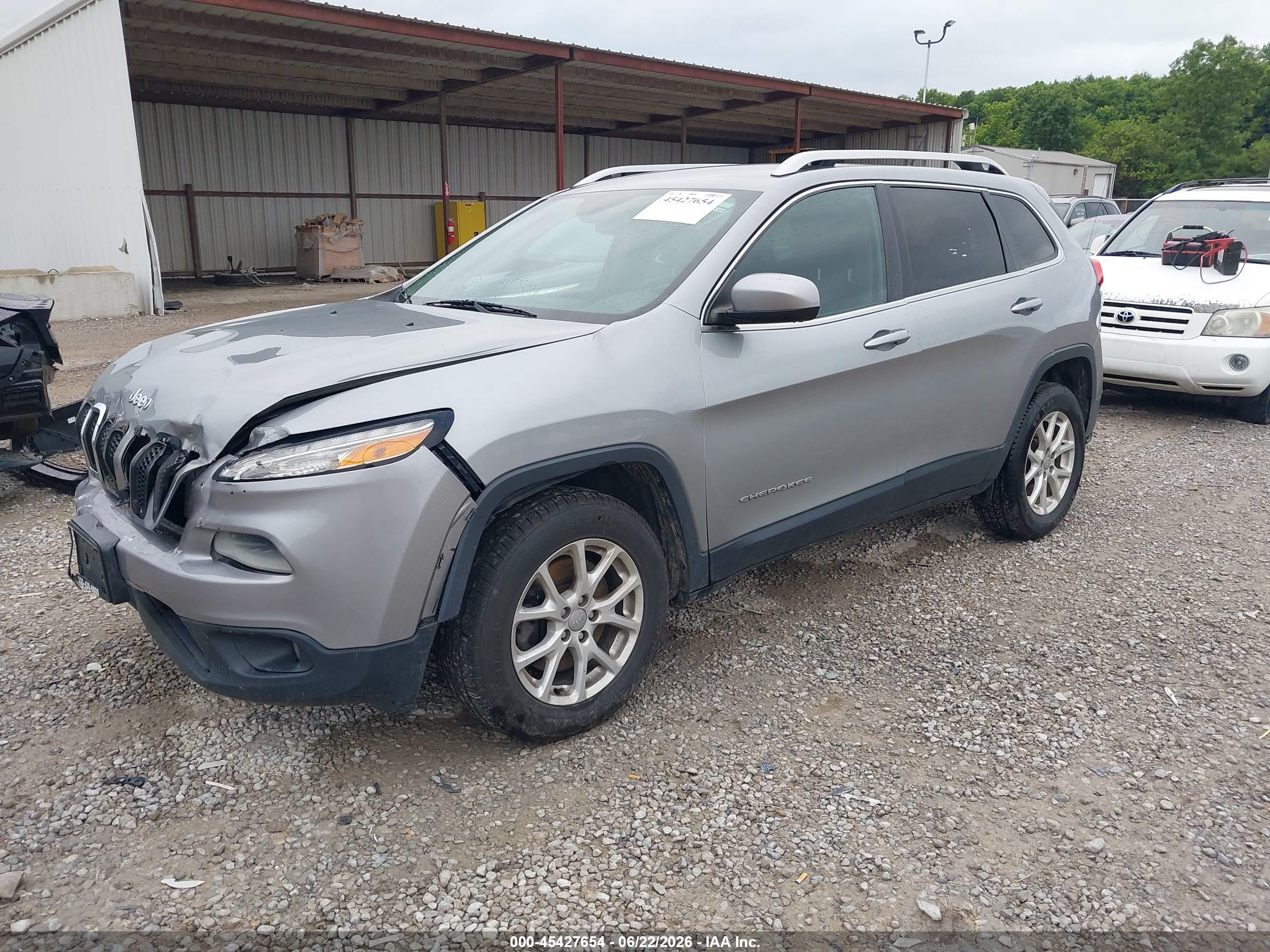 2015 Jeep Cherokee Latitude Silver vin: 1C4PJMCB1FW714743