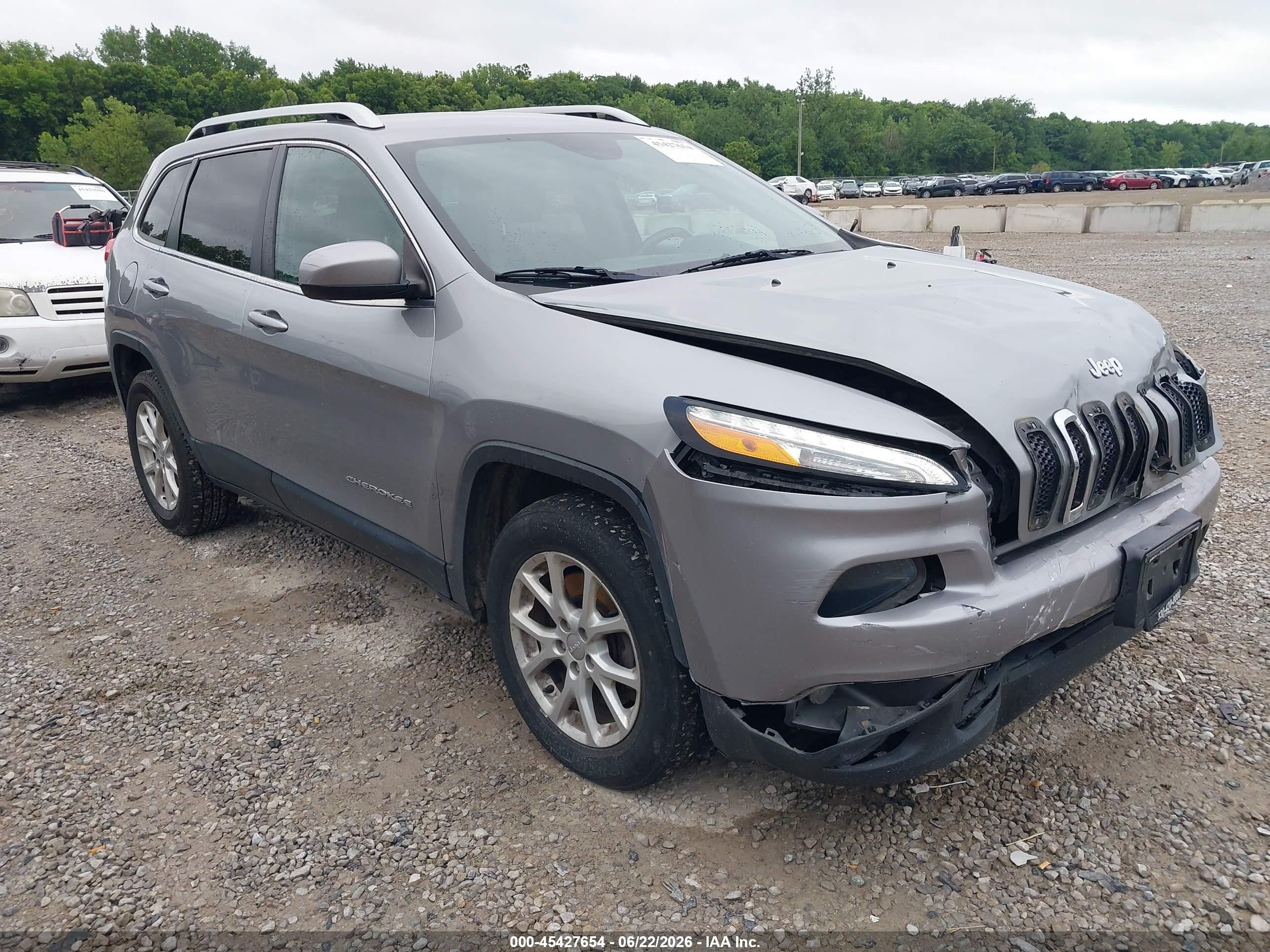 2015 Jeep Cherokee Latitude Silver vin: 1C4PJMCB1FW714743