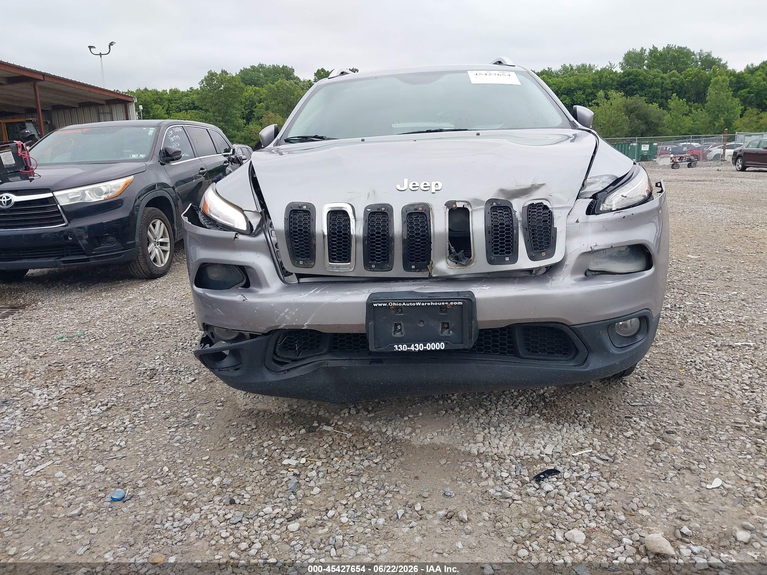 2015 Jeep Cherokee Latitude Silver vin: 1C4PJMCB1FW714743