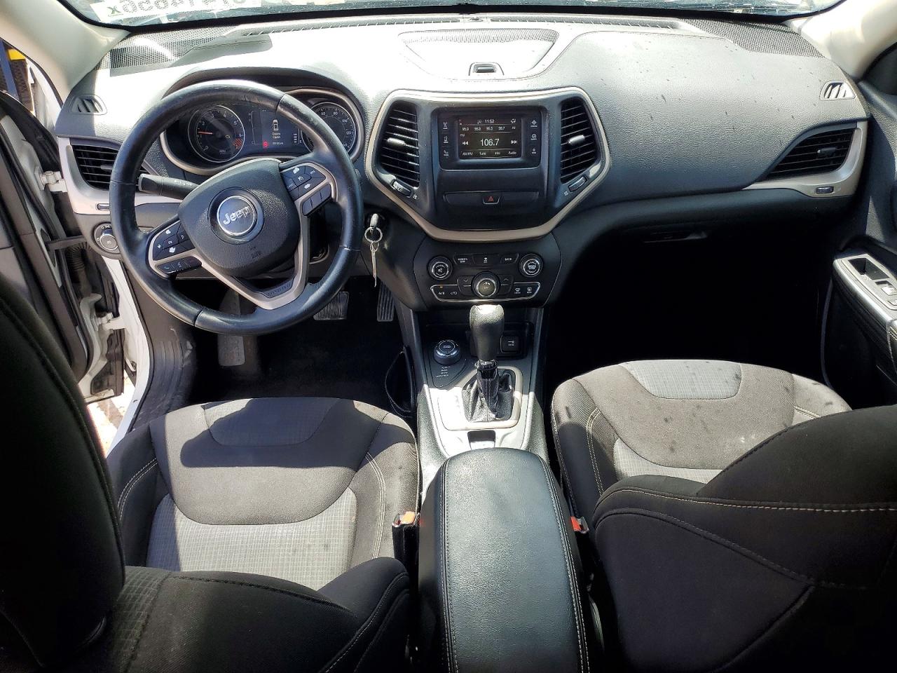 2015 Jeep Cherokee Latitude Белый vin: 1C4PJMCB1FW772299