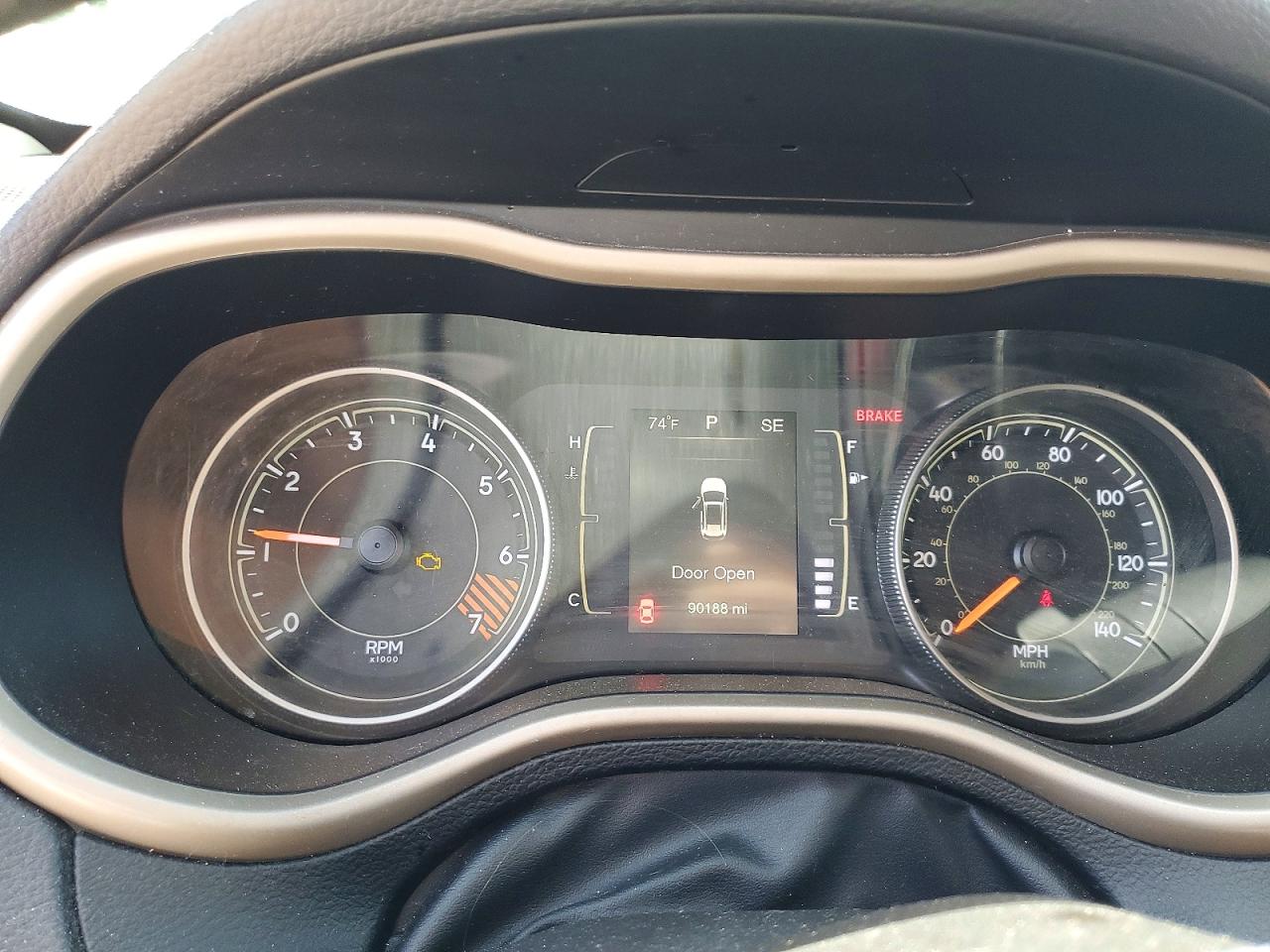 2015 Jeep Cherokee Latitude Белый vin: 1C4PJMCB1FW772299