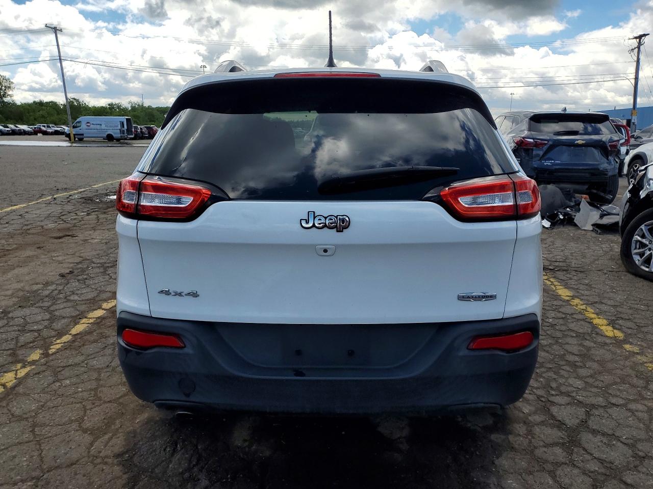 2015 Jeep Cherokee Latitude Белый vin: 1C4PJMCB1FW772299