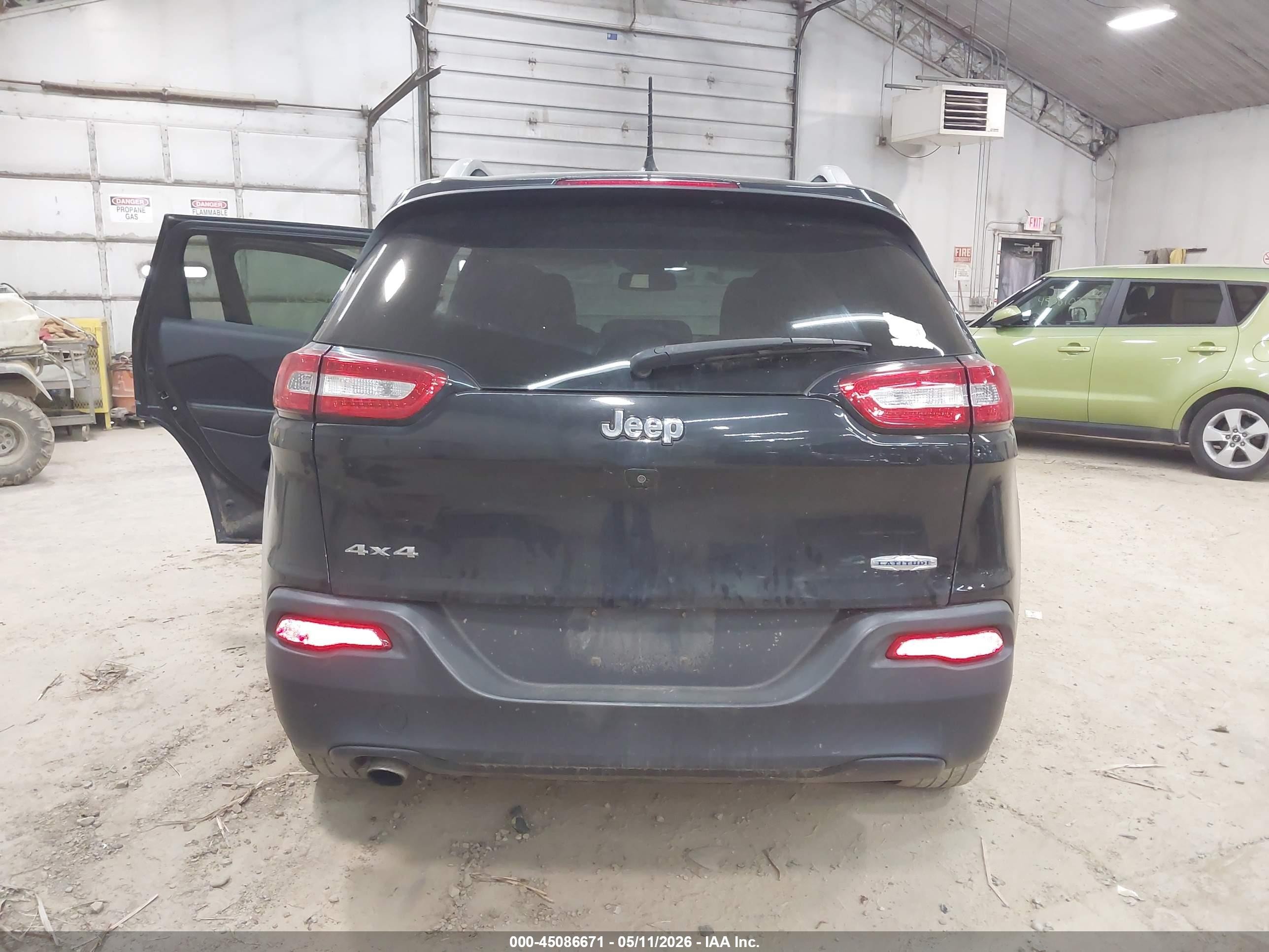 2015 Jeep Cherokee Latitude Black vin: 1C4PJMCB1FW787272