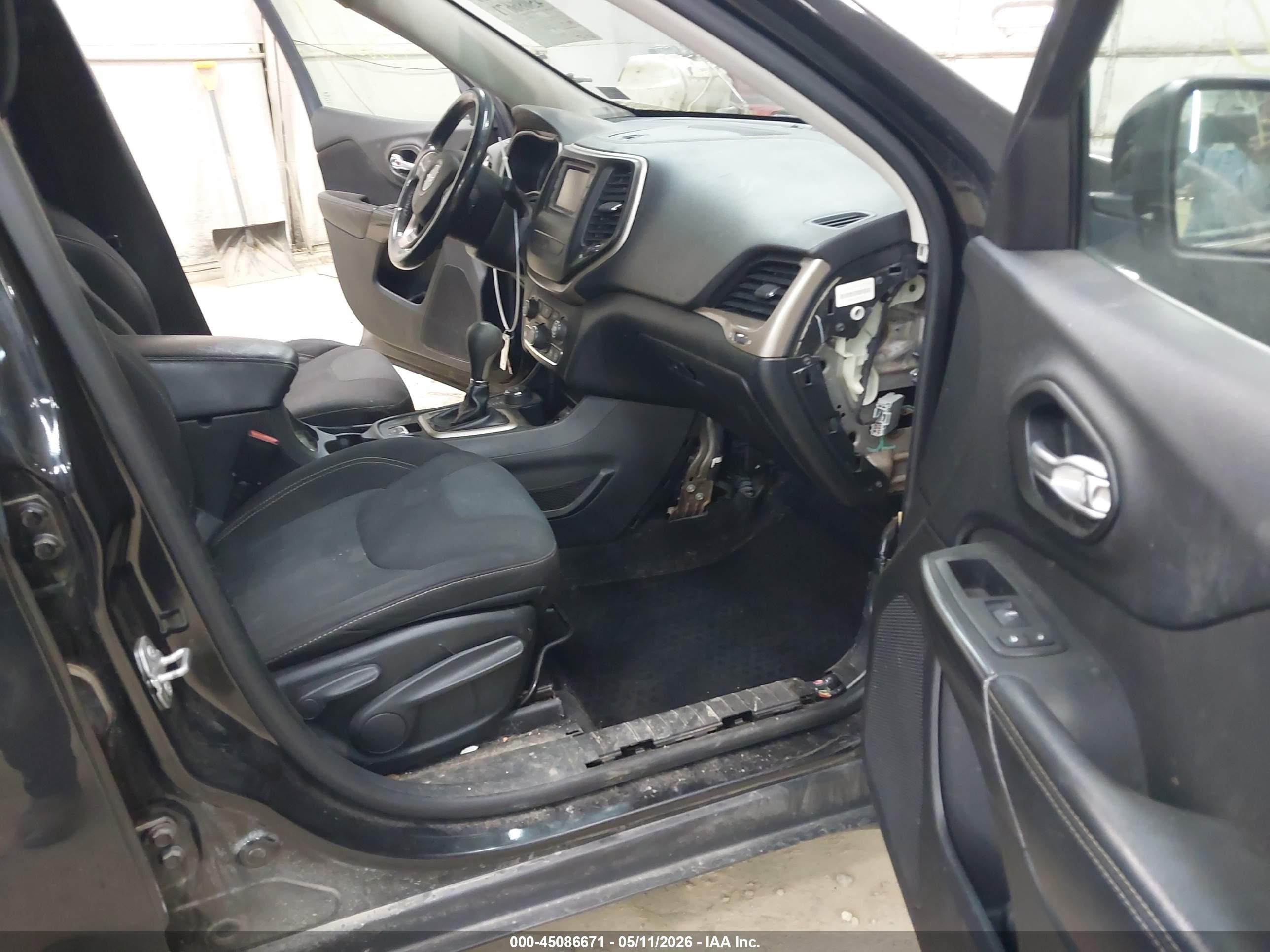 2015 Jeep Cherokee Latitude Black vin: 1C4PJMCB1FW787272