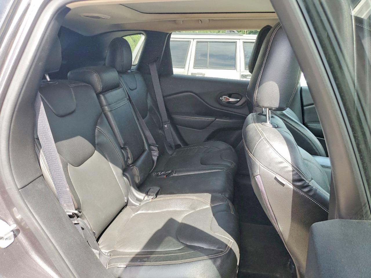 2015 Jeep Cherokee Latitude Black vin: 1C4PJMCB1FW789152