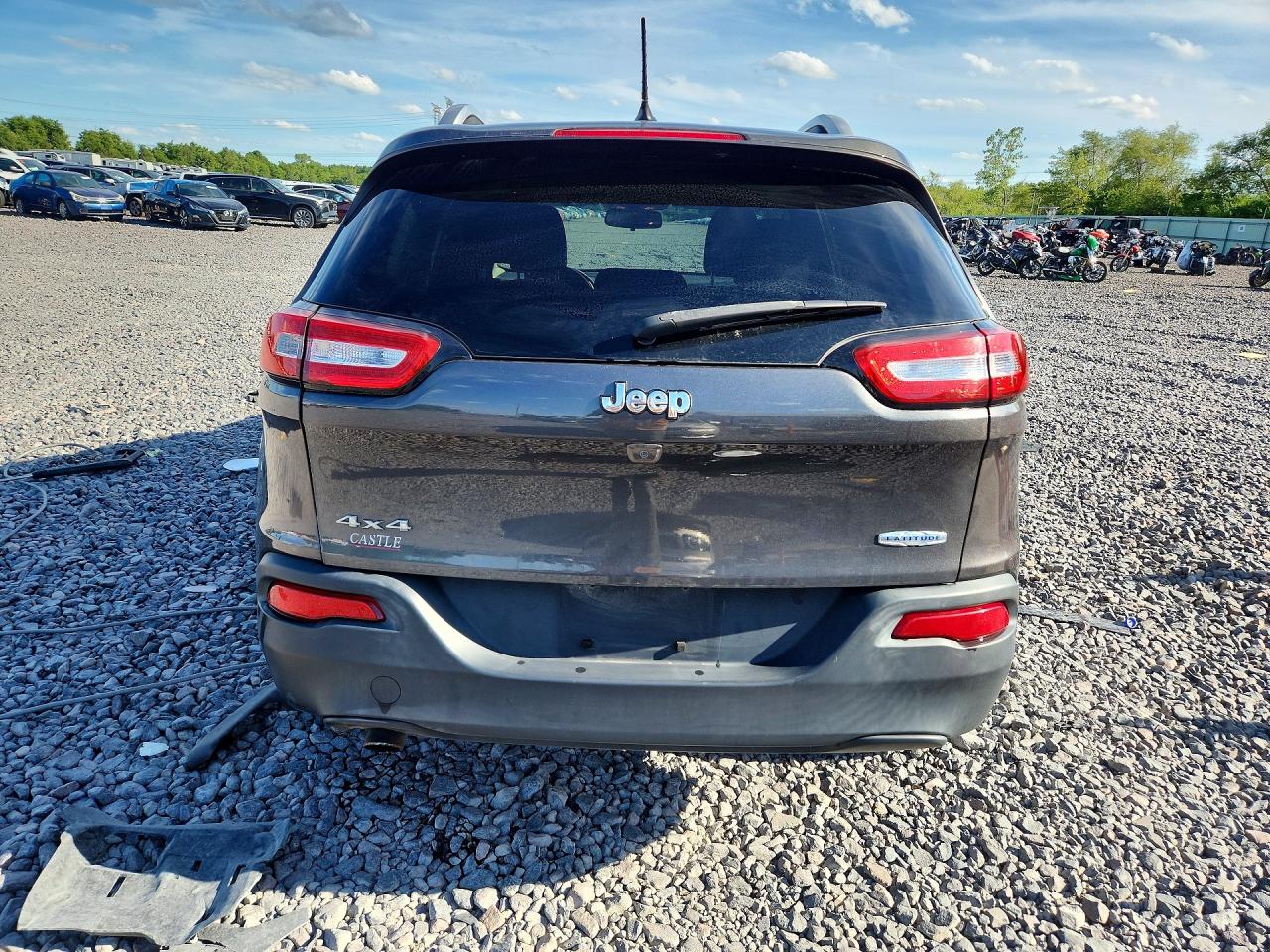 2015 Jeep Cherokee Latitude Gray vin: 1C4PJMCB1FW789801
