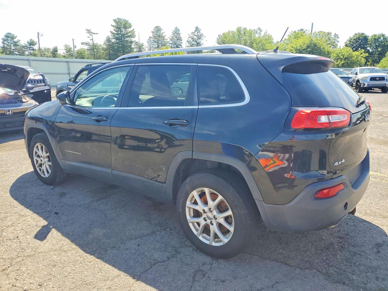2015 Jeep Cherokee Latitude Black vin: 1C4PJMCB1FW793122