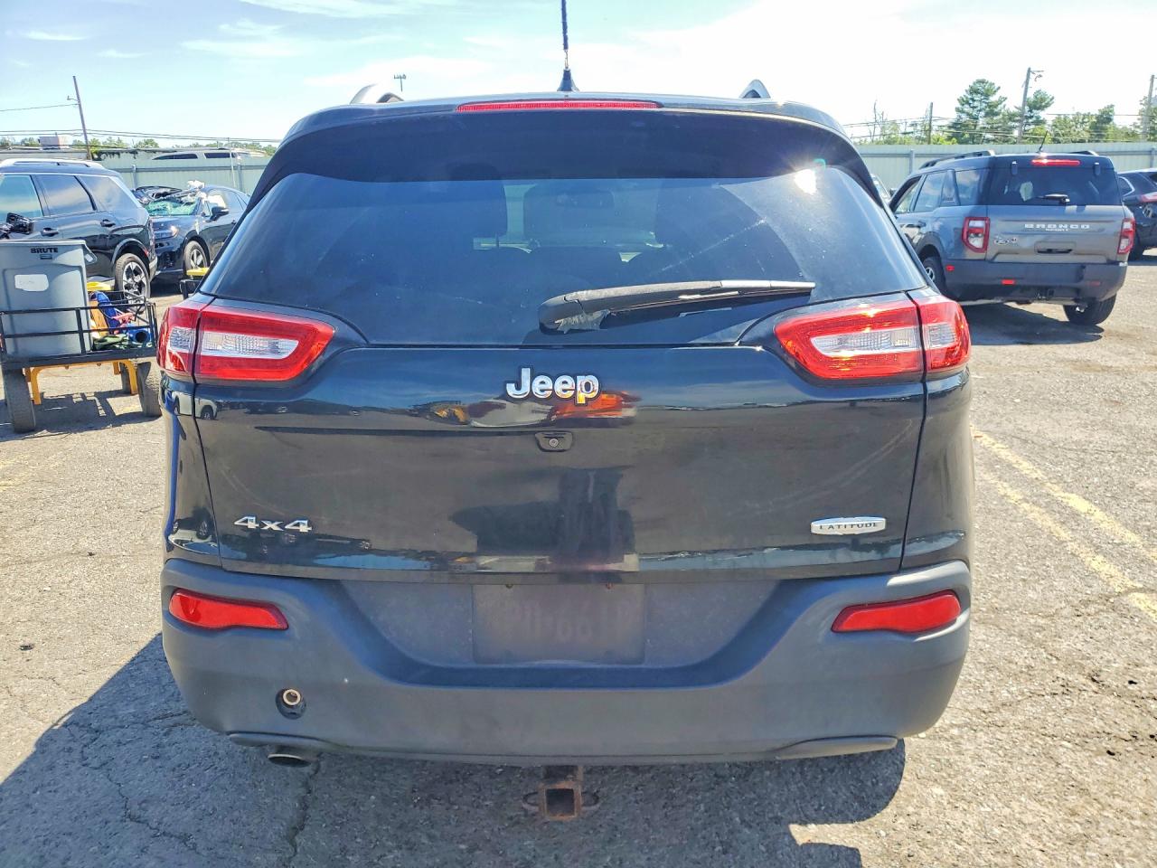 2015 Jeep Cherokee Latitude Black vin: 1C4PJMCB1FW793122